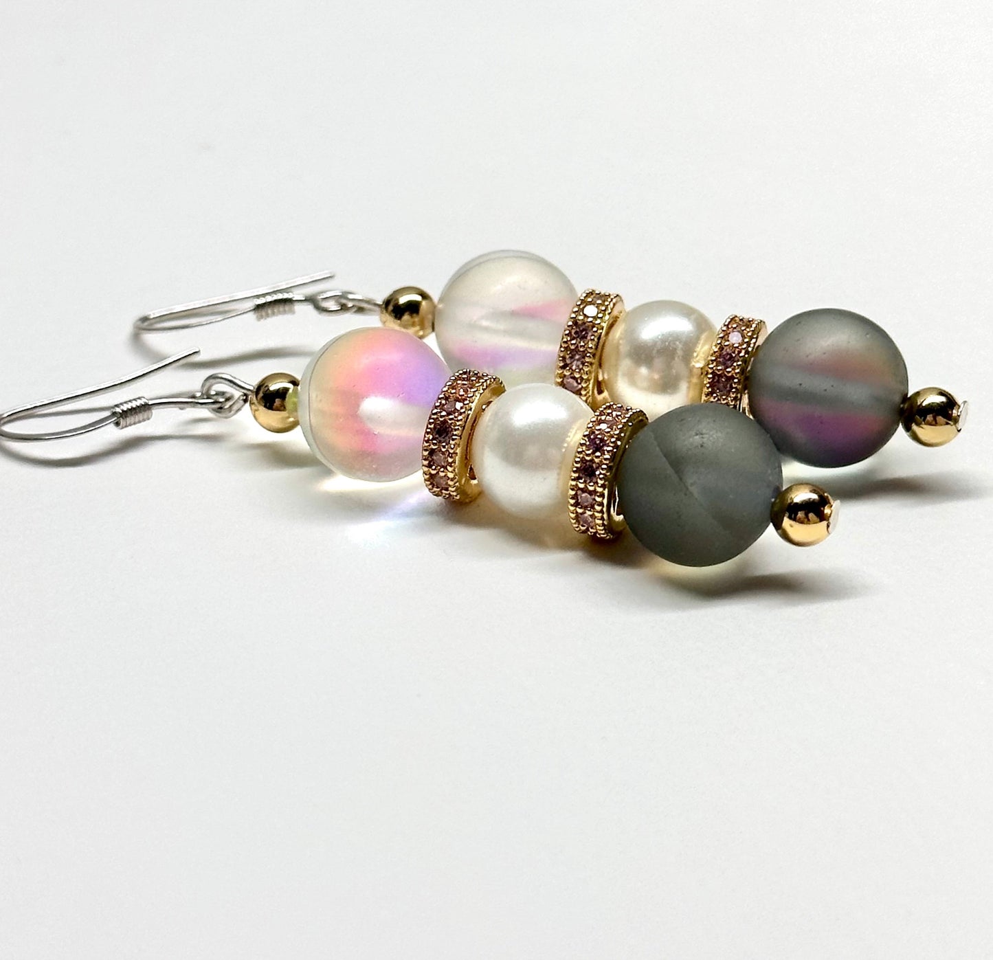 E16 Grey White Pearl Classic Golden Accessories Earring