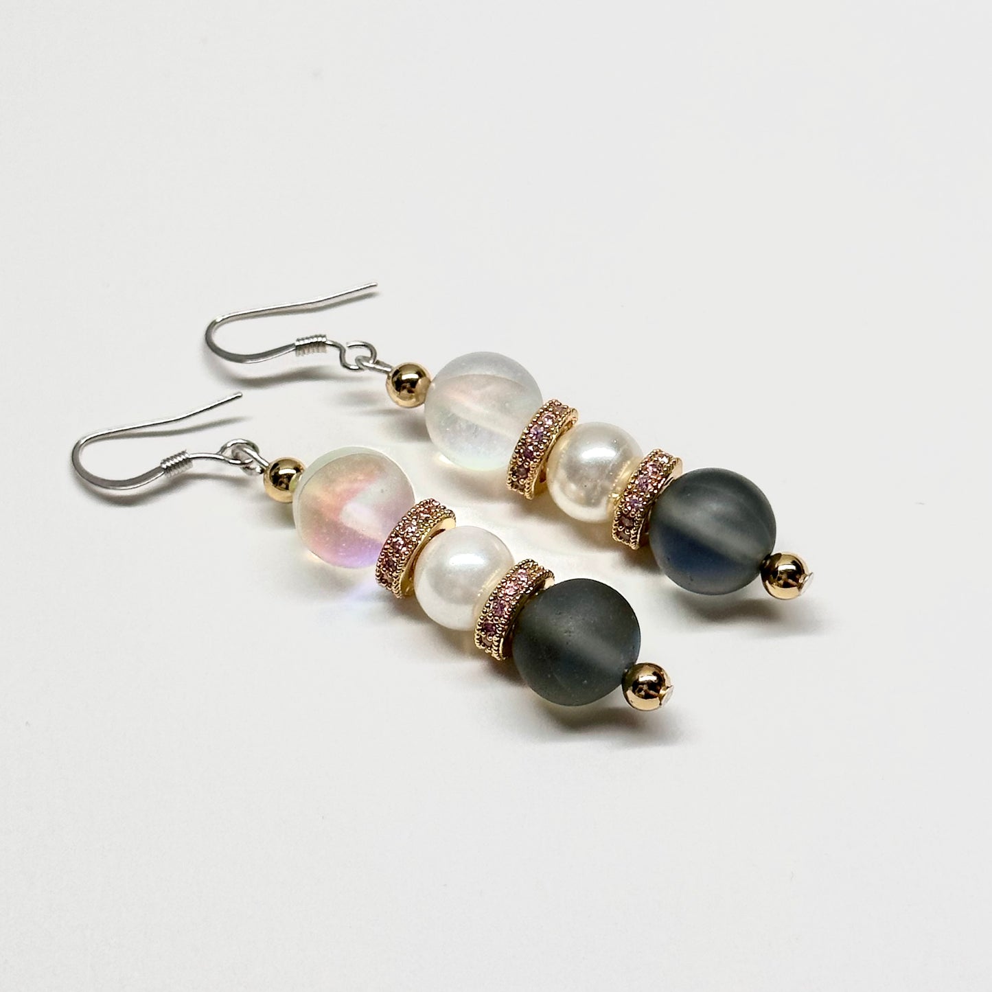 E16 Grey White Pearl Classic Golden Accessories Earring