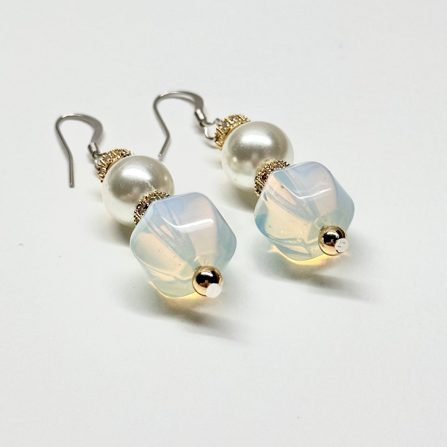 E25 Opal Pearl Classic Golden Accessories Earring