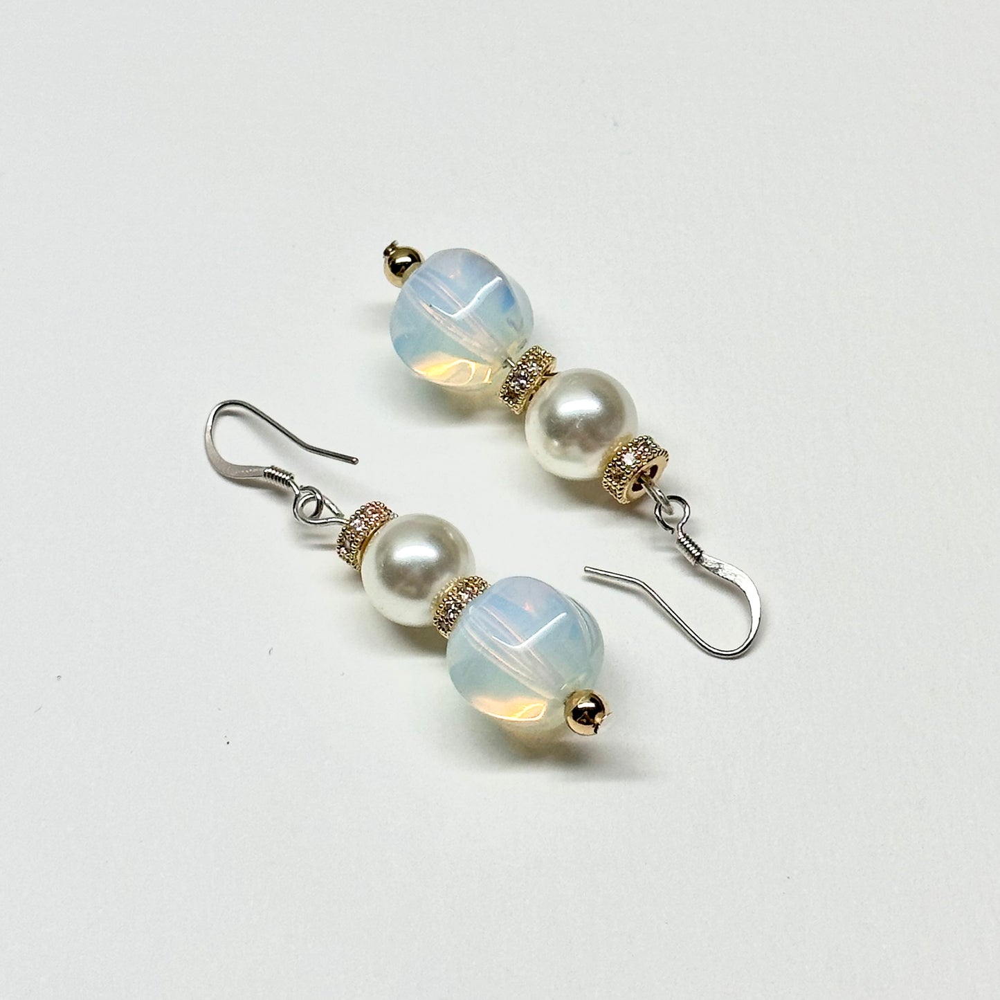 E25 Opal Pearl Classic Golden Accessories Earring