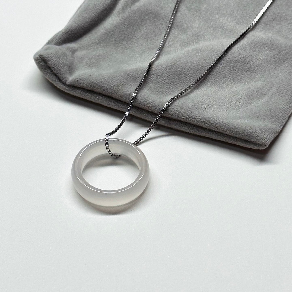 R03 White agate ring (can be paired with a 925 sterling silver necklace)