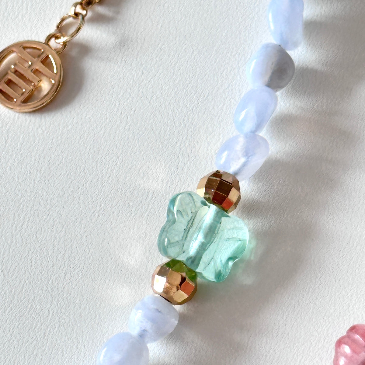 S10 [Gemstone mobile phone camera lanyard] Amethyst • Yellow glass • Pearl • Water drop shell Retro gold-plated lanyard Original design handmade