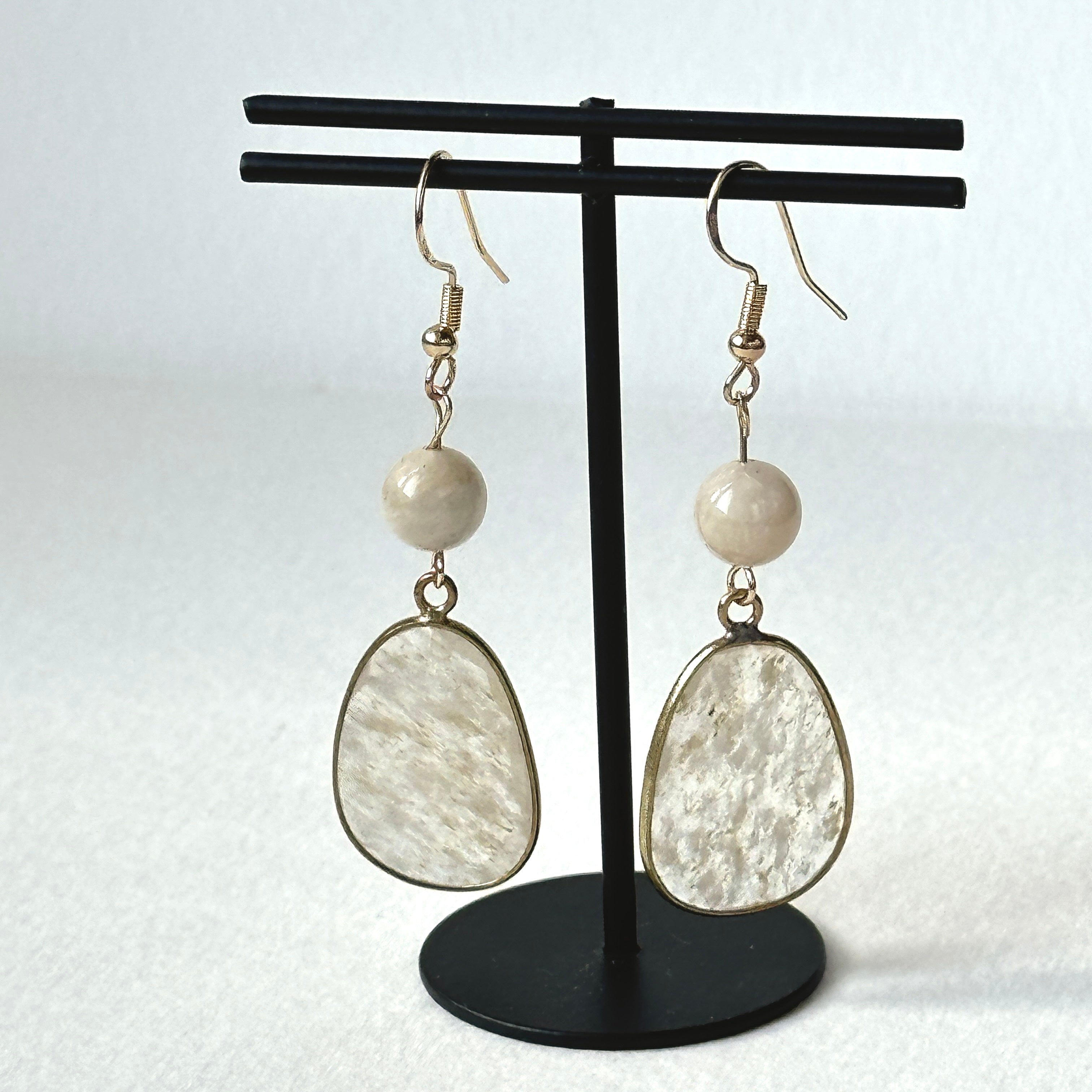 E29 [Glass meteorite] Libyan gold meteorite gold-plated earrings