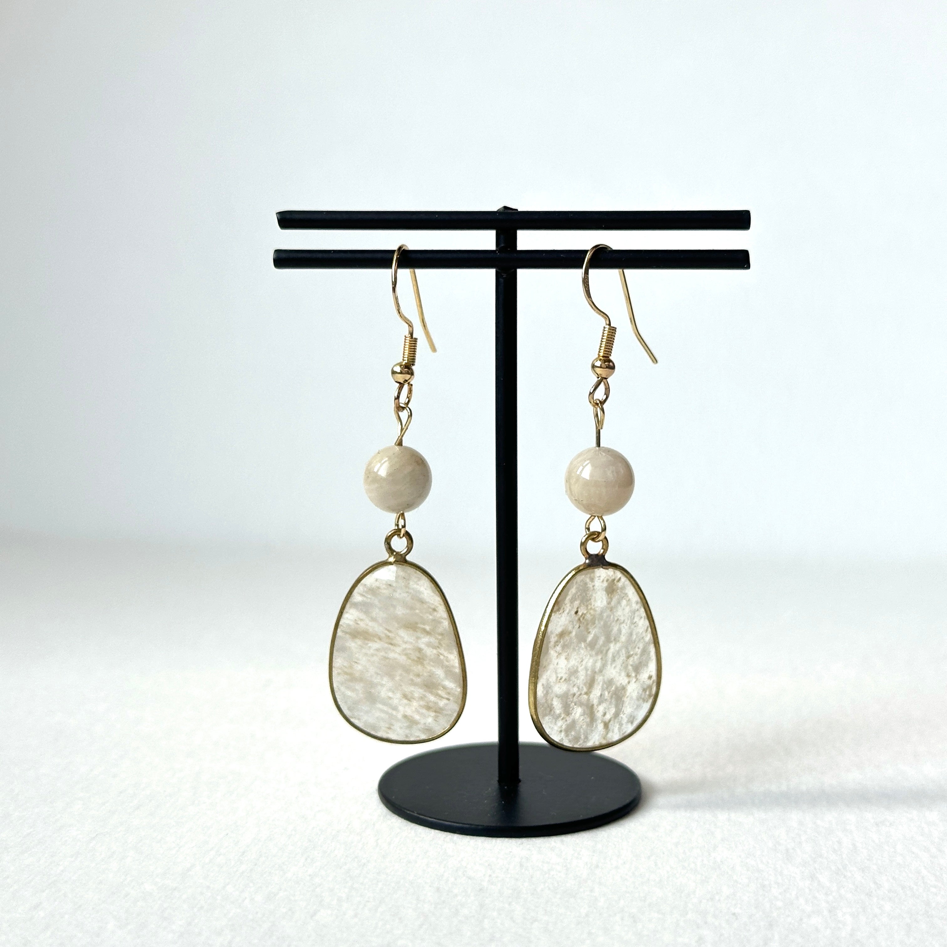 E29 [Glass meteorite] Libyan gold meteorite gold-plated earrings