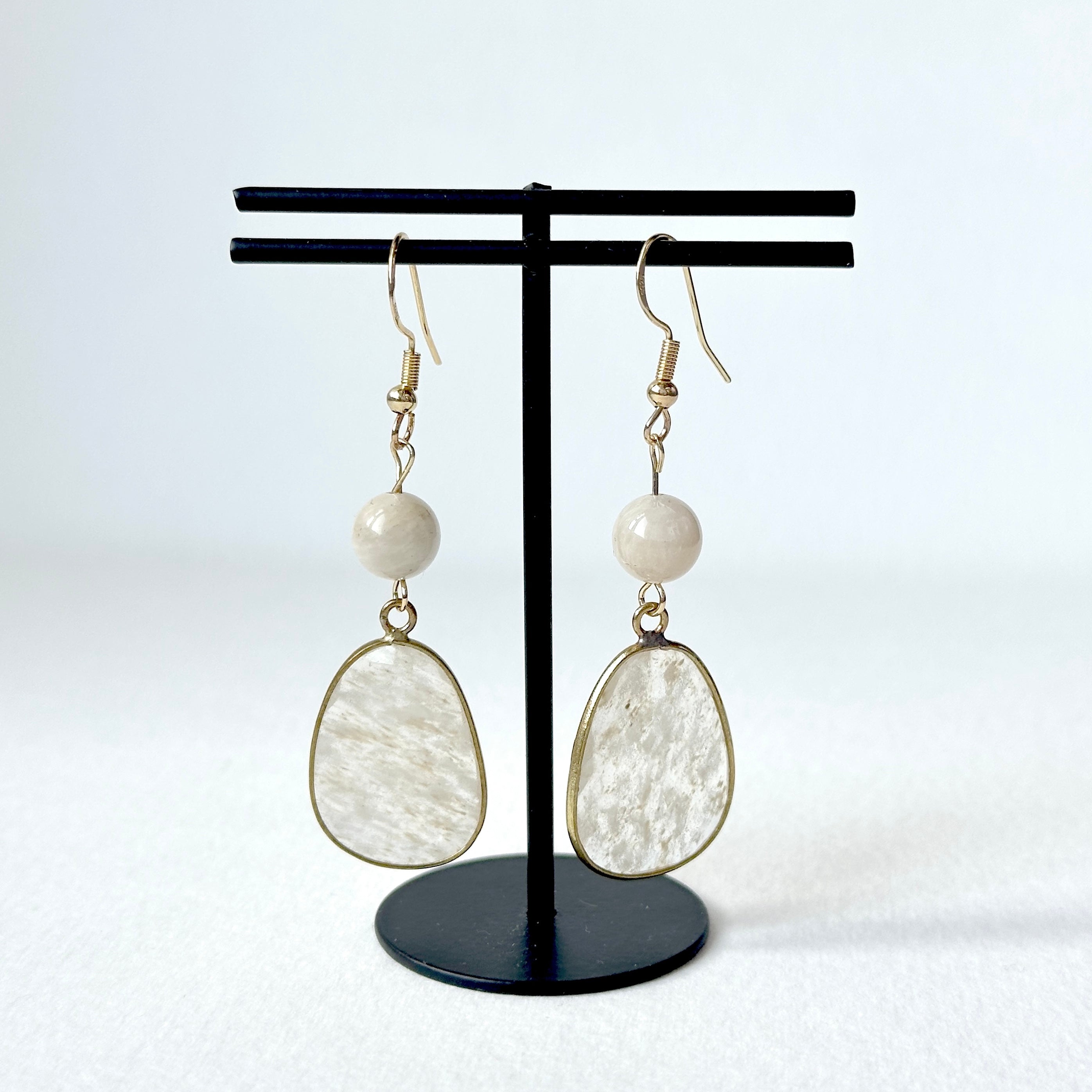 E29 [Glass meteorite] Libyan gold meteorite gold-plated earrings