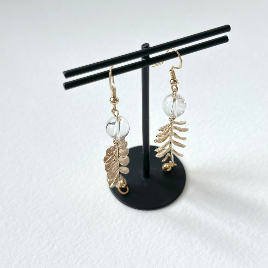 E29 [Glass meteorite] Libyan gold meteorite gold-plated earrings