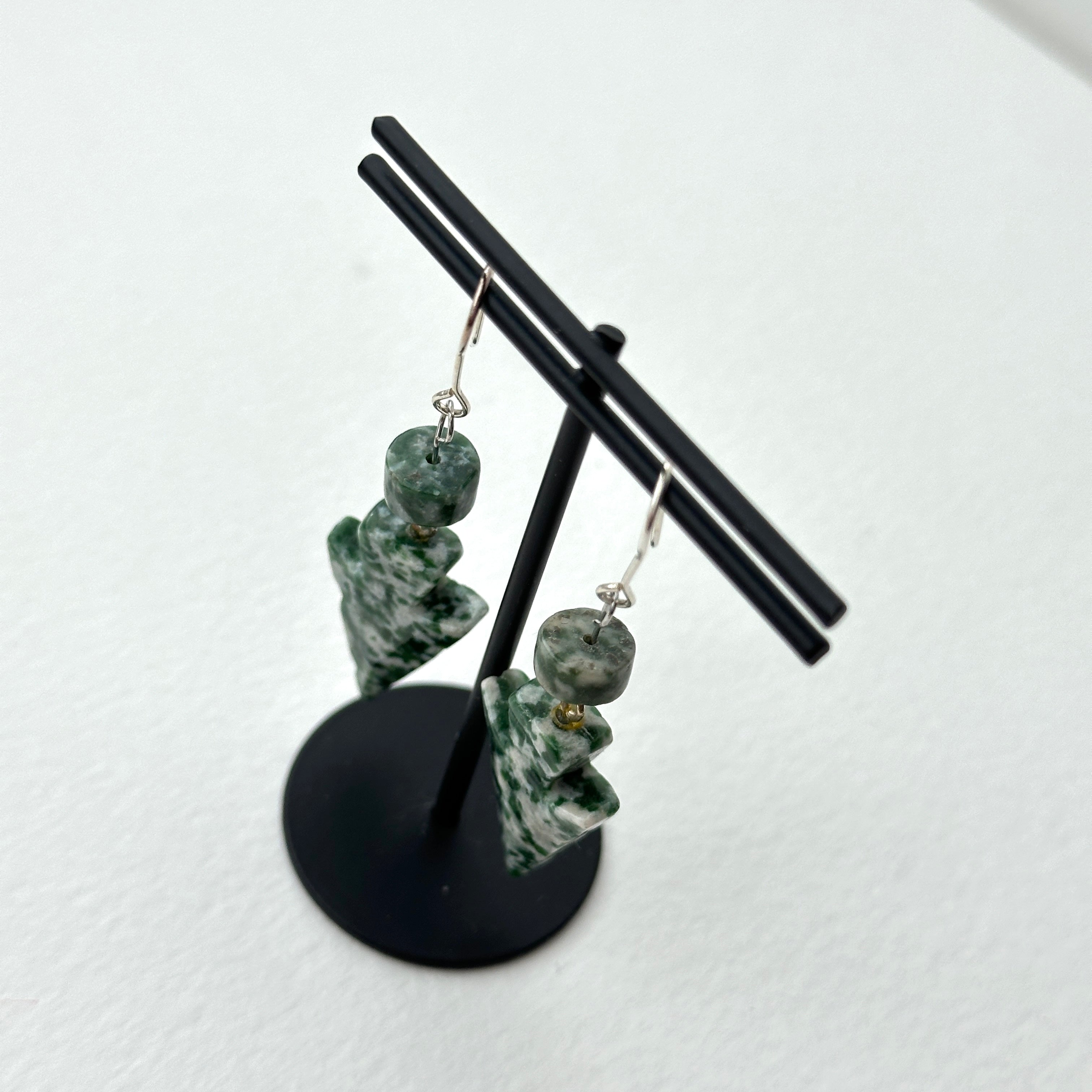 E29 [Glass meteorite] Libyan gold meteorite gold-plated earrings