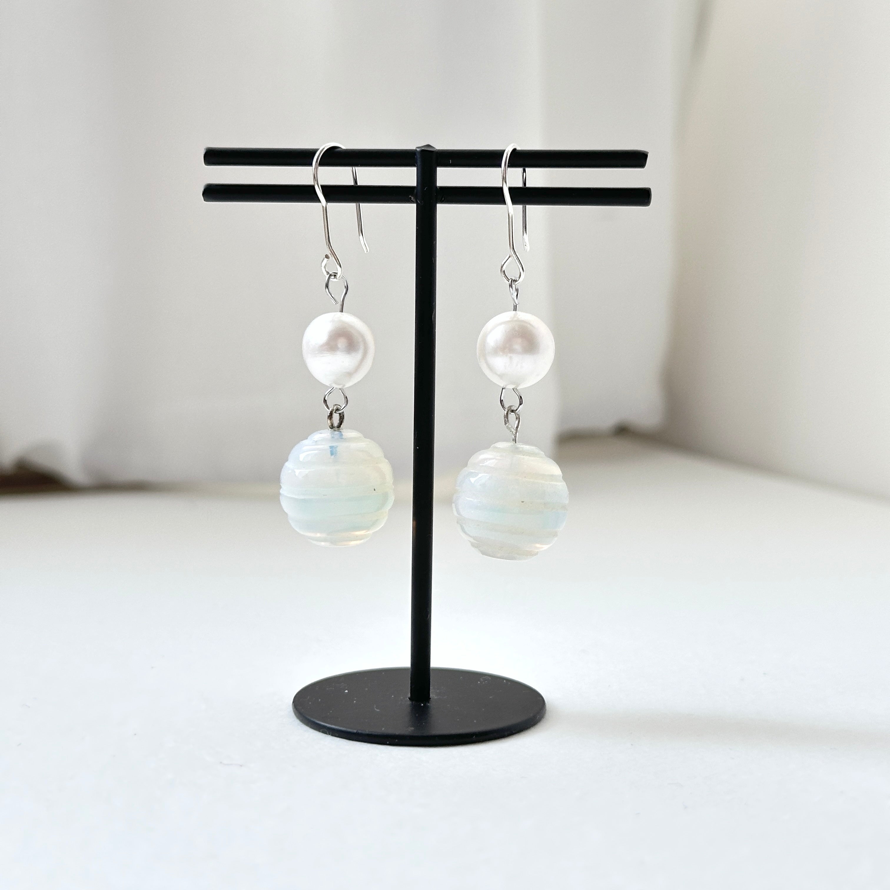 E40【天秤天蠍座|10月】蛋白石|圓球|淡水珍珠|耳環