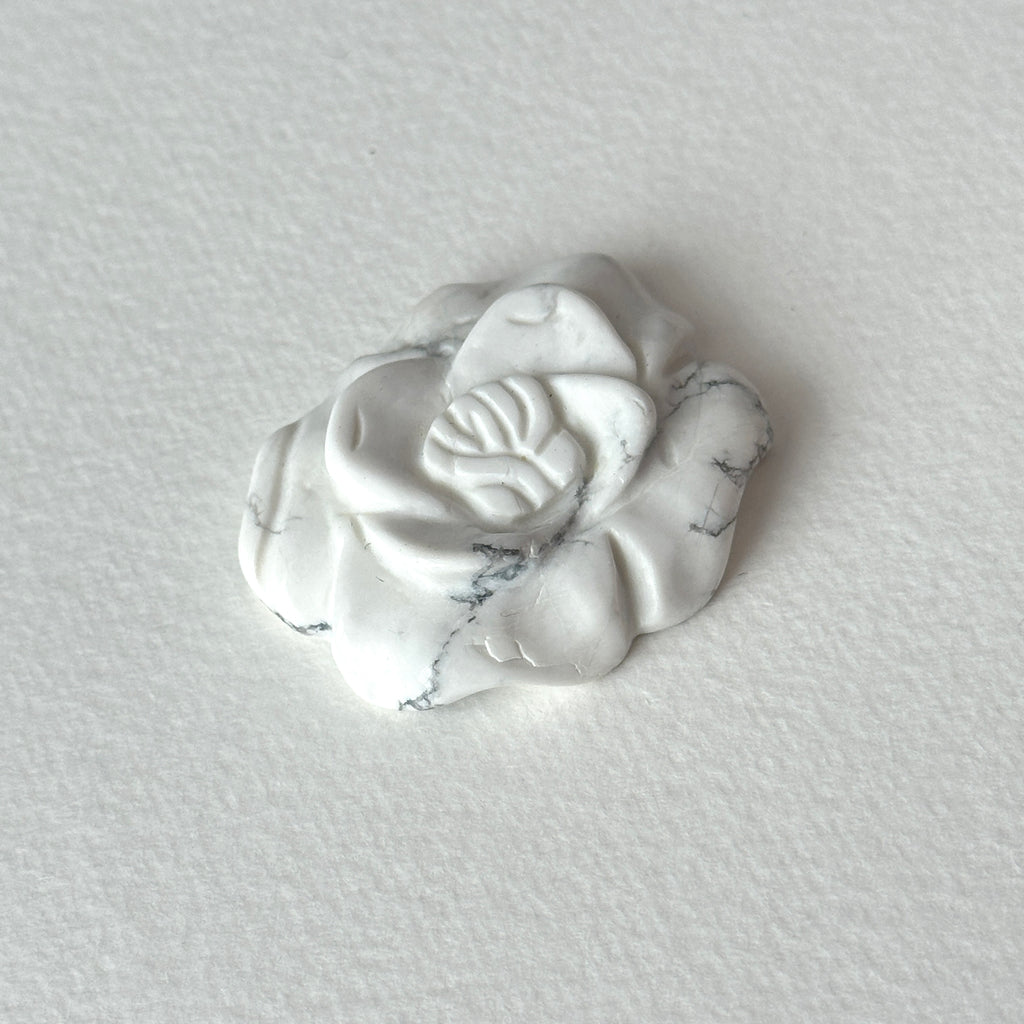 TS48【原石】白松石綠點石櫻桃晶雕花擺設