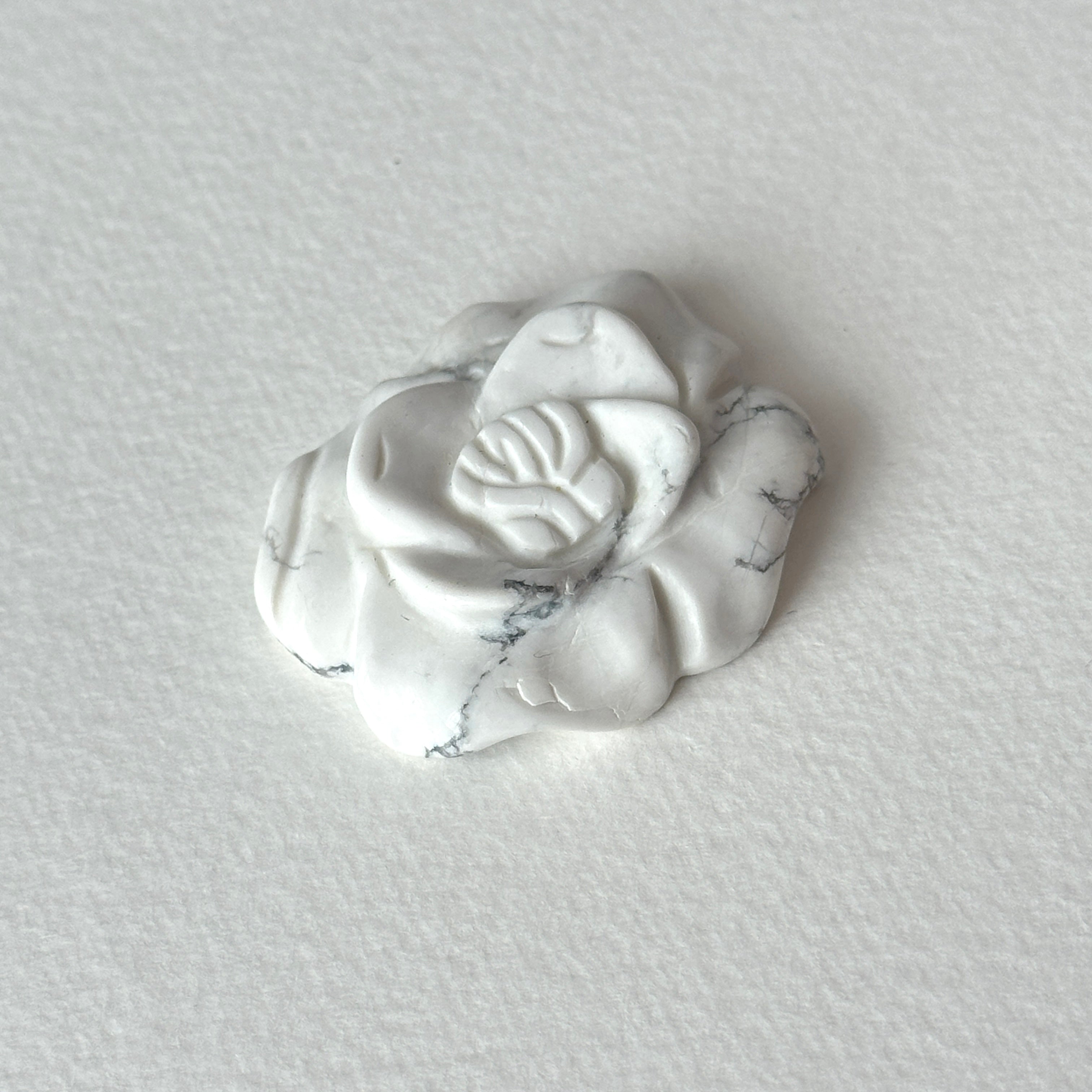 TS48【原石】白松石綠點石櫻桃晶雕花擺設