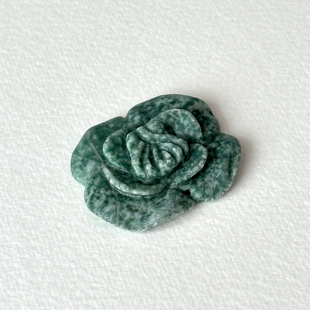 TS48【原石】白松石綠點石櫻桃晶雕花擺設