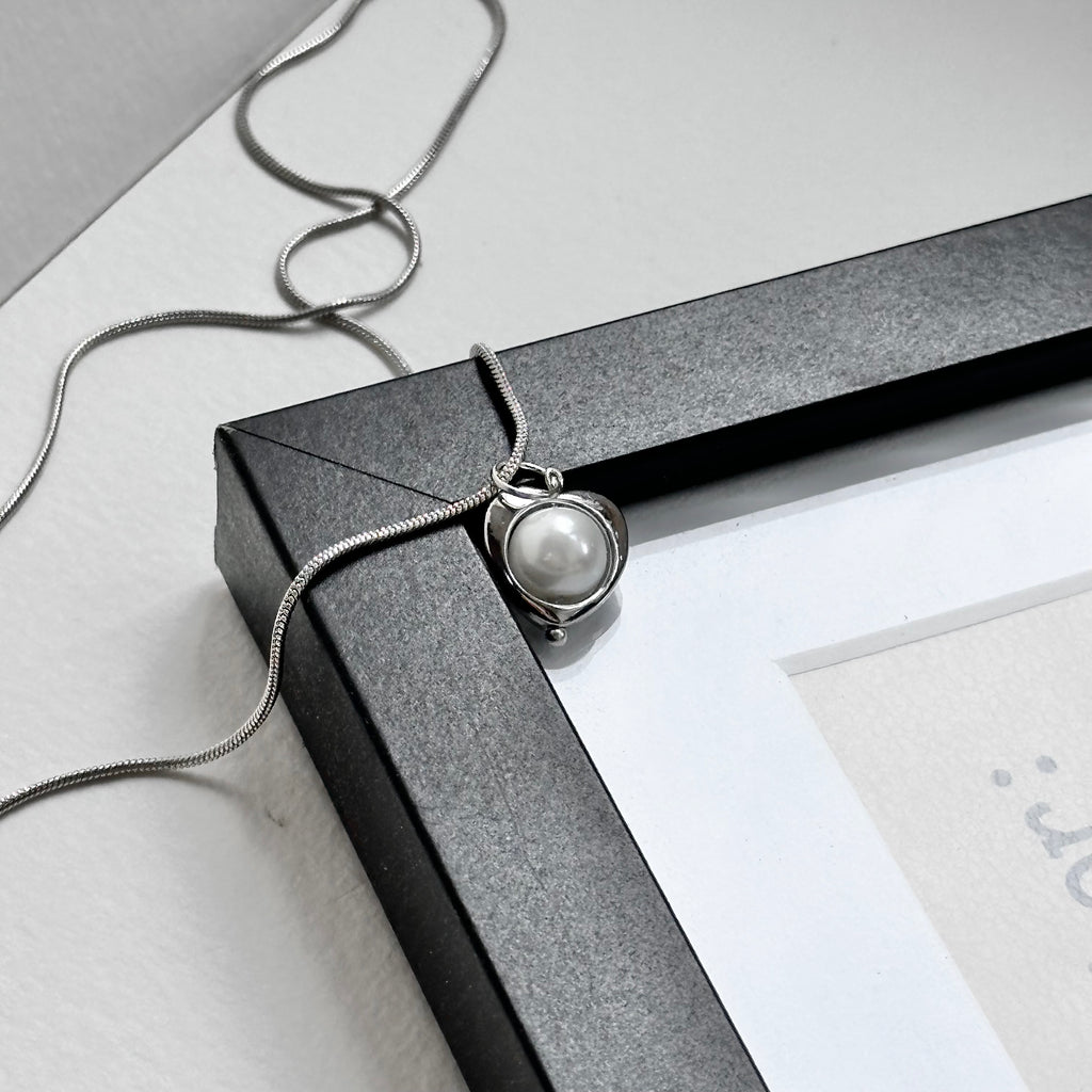 N8 Simple Silver Jewelry Solid Heart Shape Freshwater Pearl Necklace