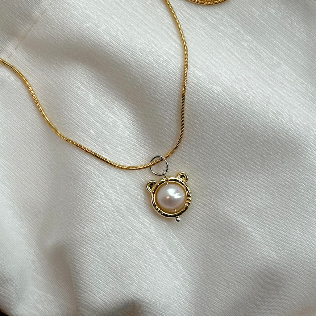 N9【Simple Gold Jewelry】 Cat Ear Freshwater Pearl Necklace
