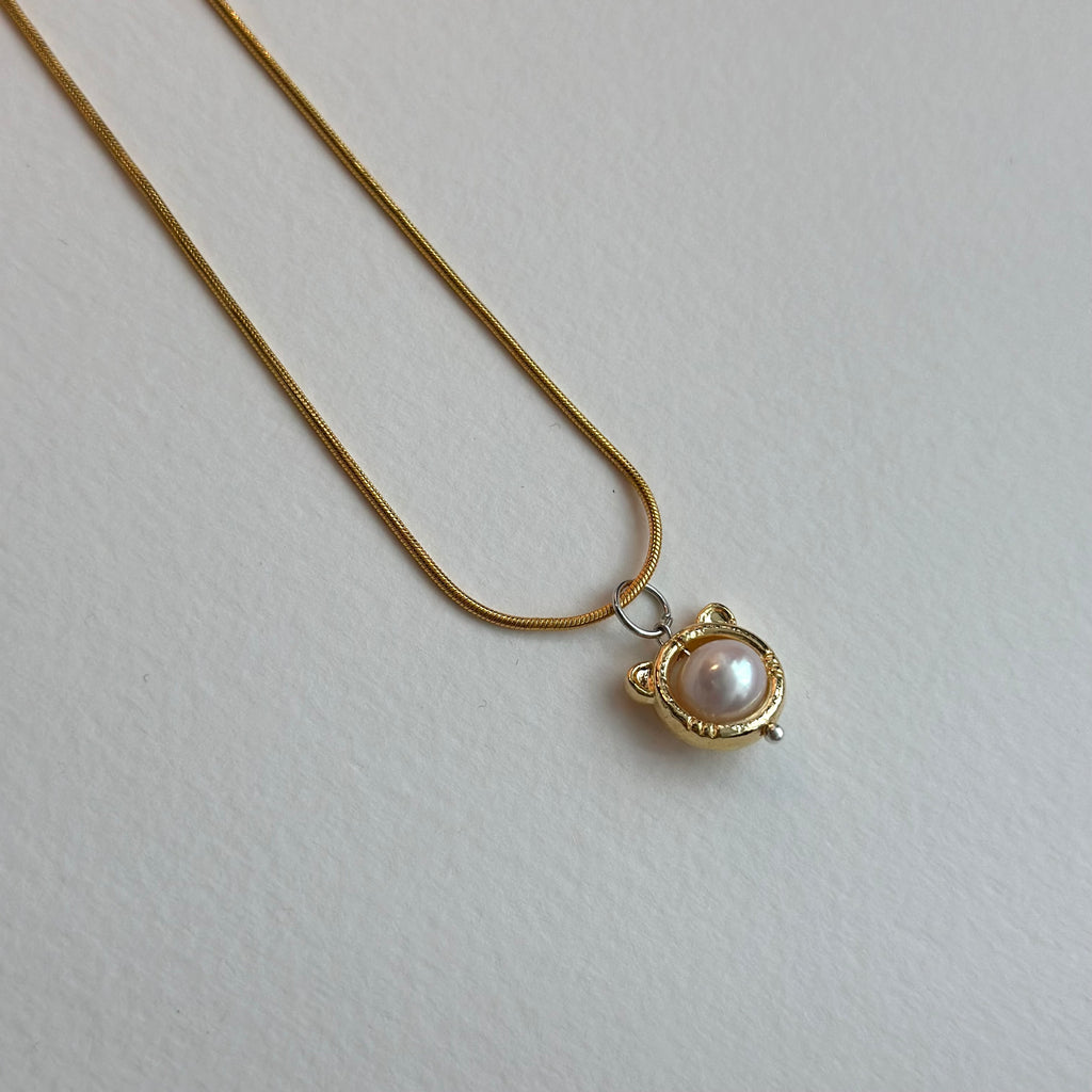 N9【Simple Gold Jewelry】 Cat Ear Freshwater Pearl Necklace