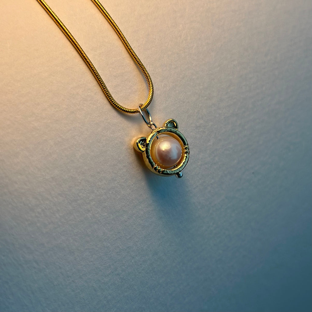 N9【Simple Gold Jewelry】 Cat Ear Freshwater Pearl Necklace