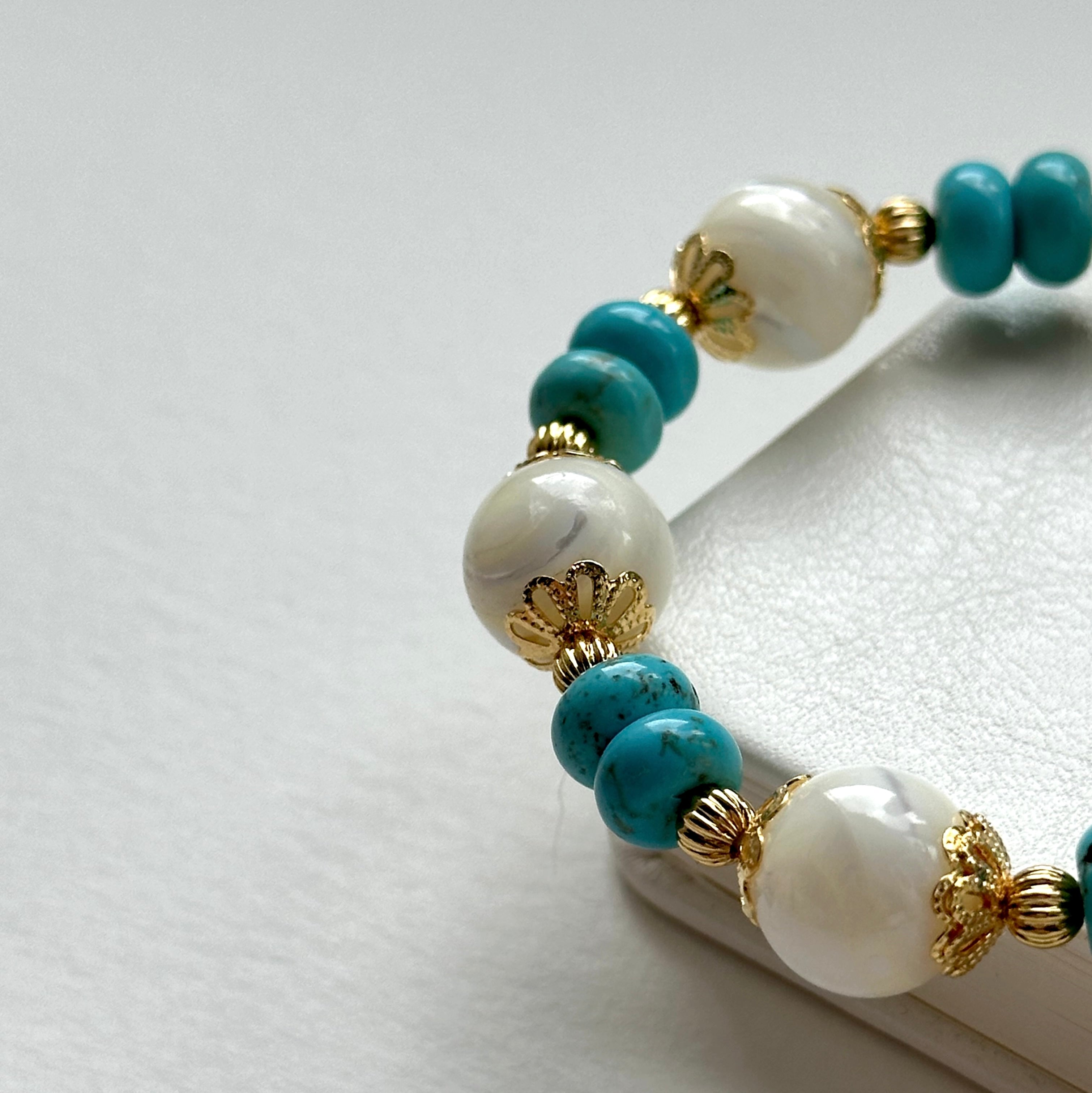 BS78【羅馬浮沙】白貝母馬蹄螺松石鍍金手鏈手串