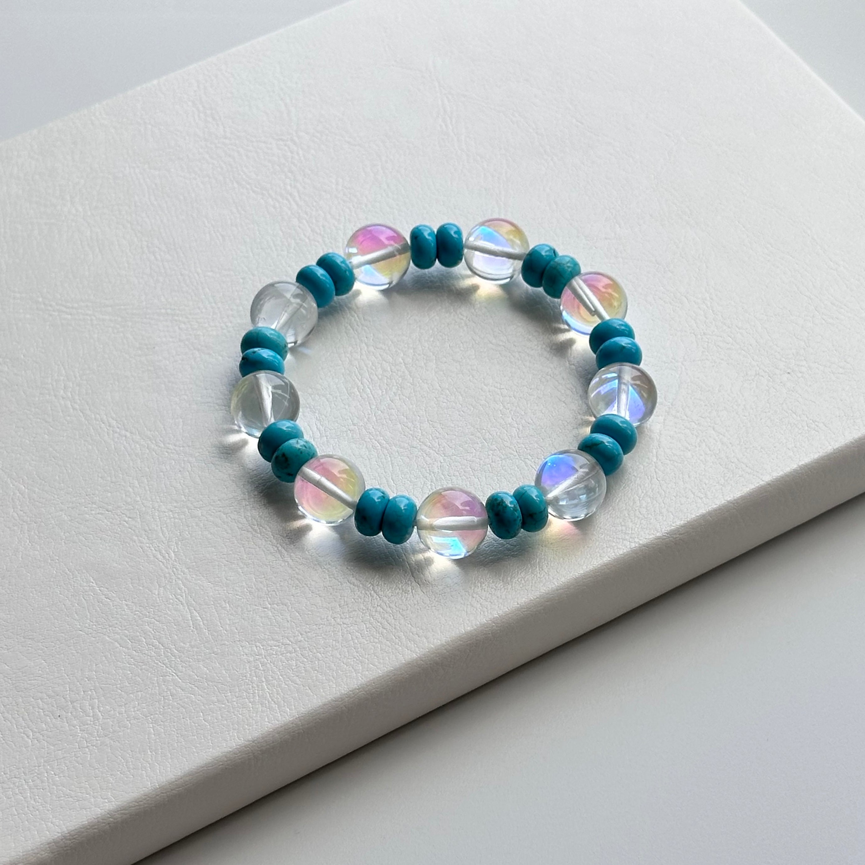 BS85 [Blue Light Glass Series] White Glass Turquoise Bracelet