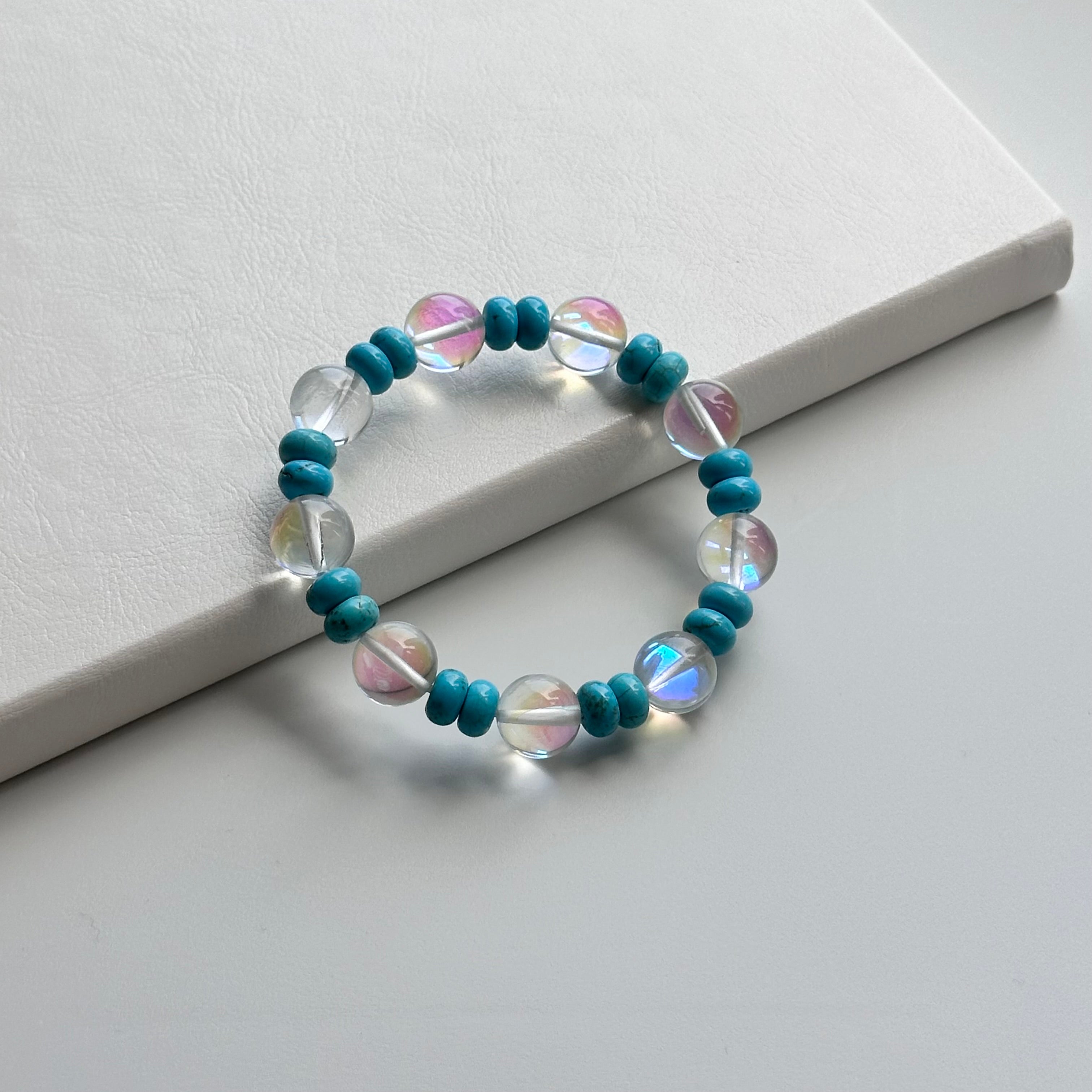 BS85 [Blue Light Glass Series] White Glass Turquoise Bracelet