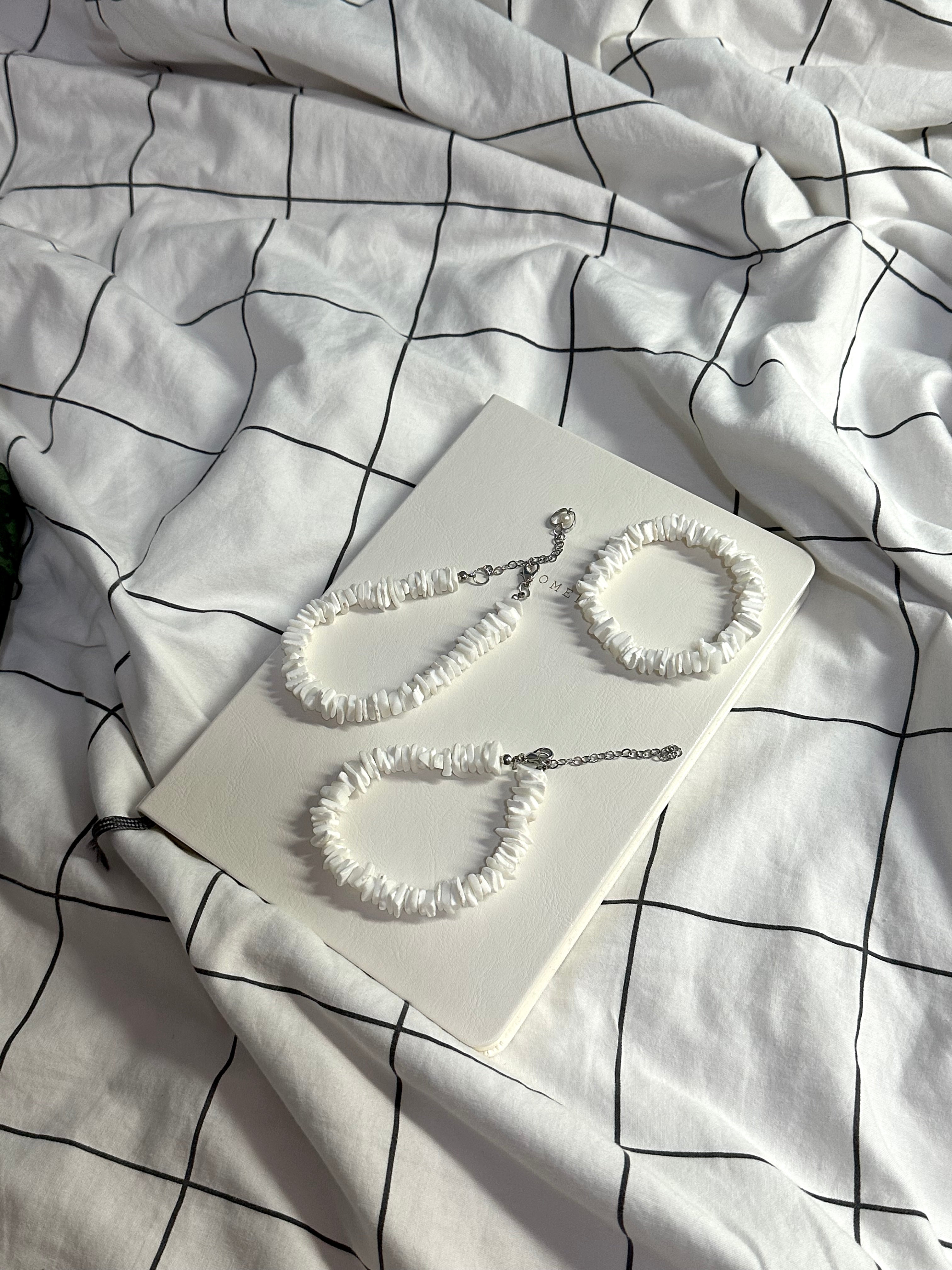 BS87 [Seashell] White Seashell Fragment Heart-Shaped Freshwater Pearl Pendant Bracelet