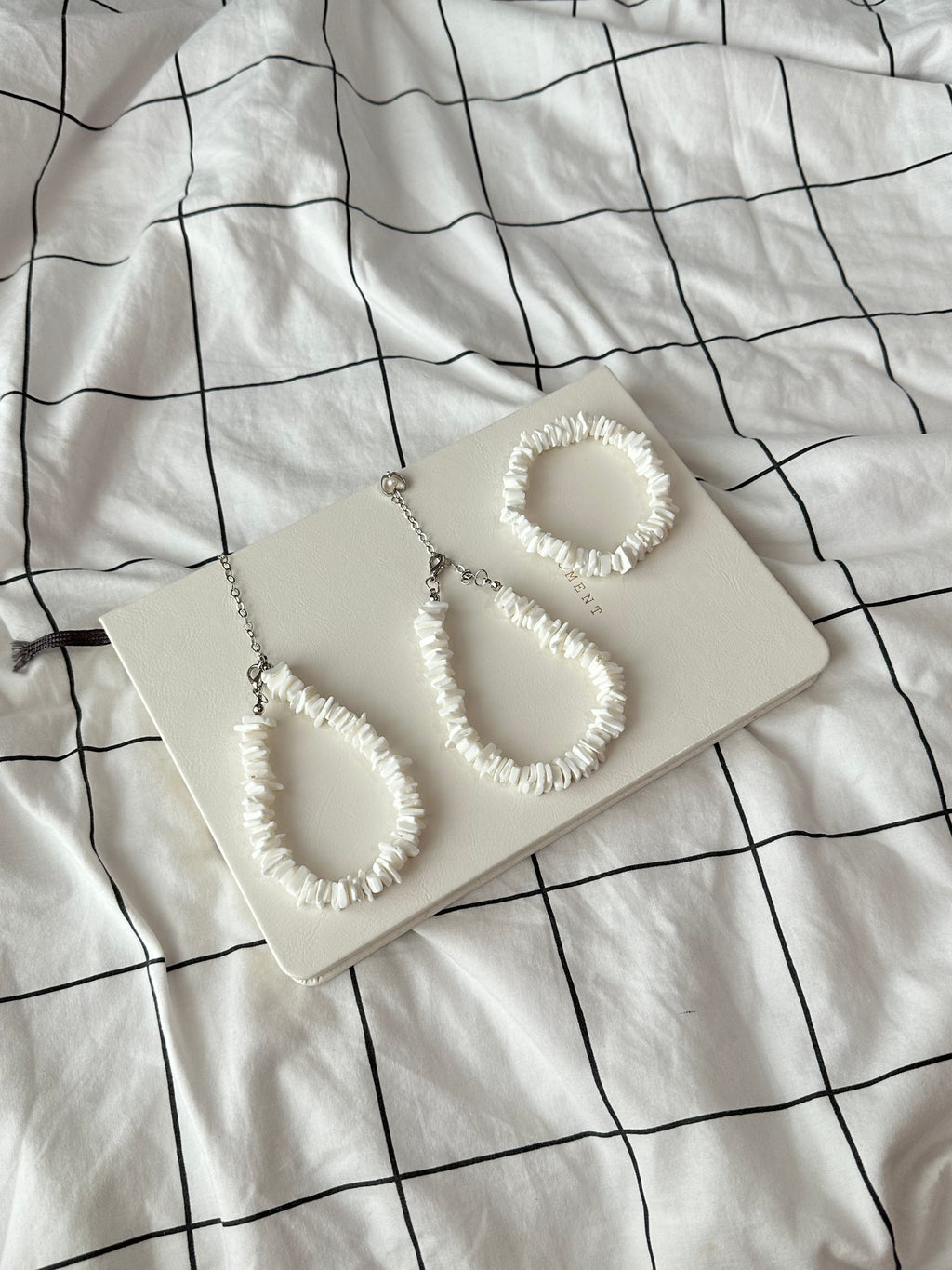 BS87 [Seashell] White Seashell Fragment Heart-Shaped Freshwater Pearl Pendant Bracelet