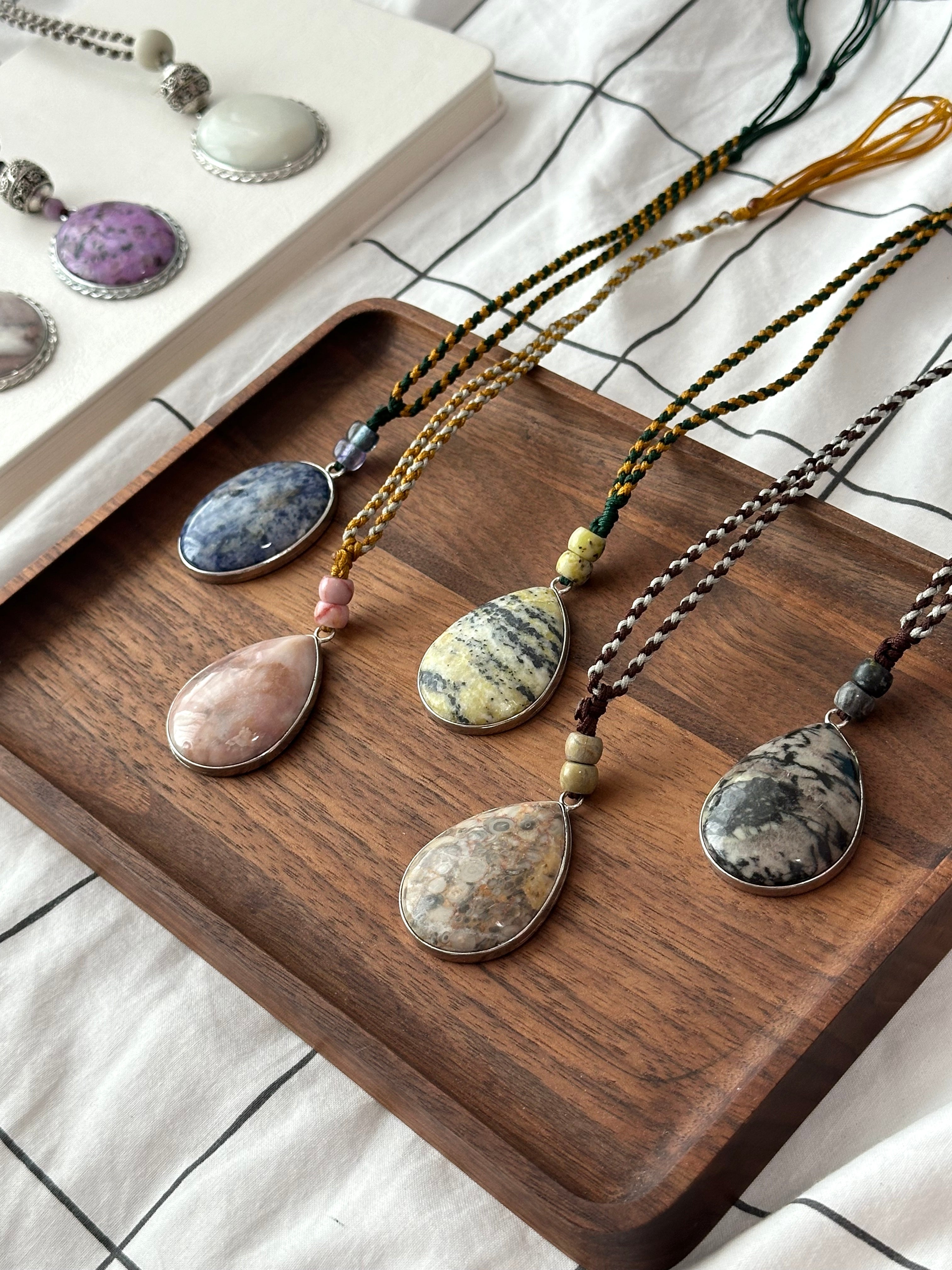 N89 [Protection and Implementation] Hematite Peace Buckle Silver-plated Braided Rope Necklace