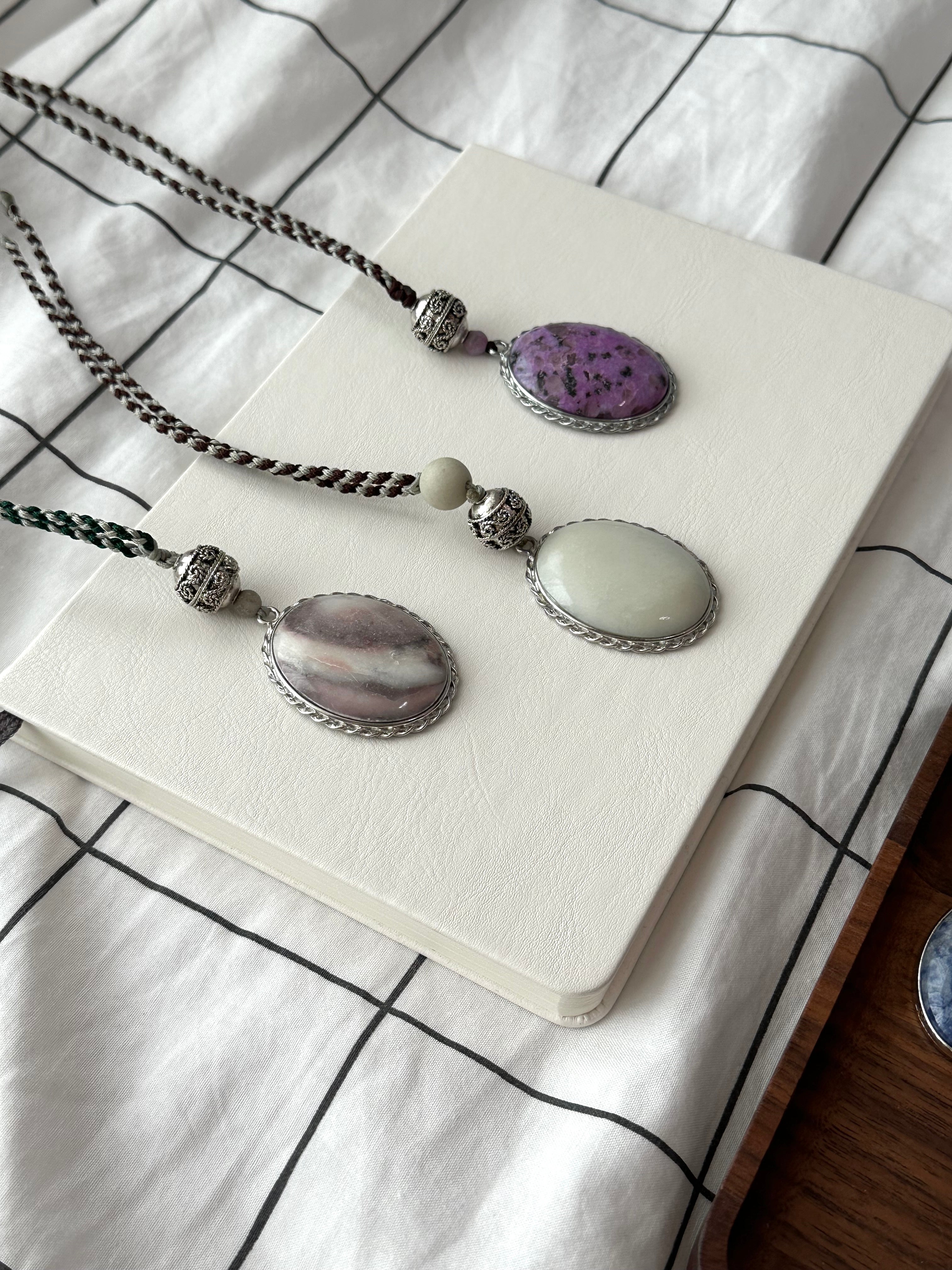 N89 [Protection and Implementation] Hematite Peace Buckle Silver-plated Braided Rope Necklace