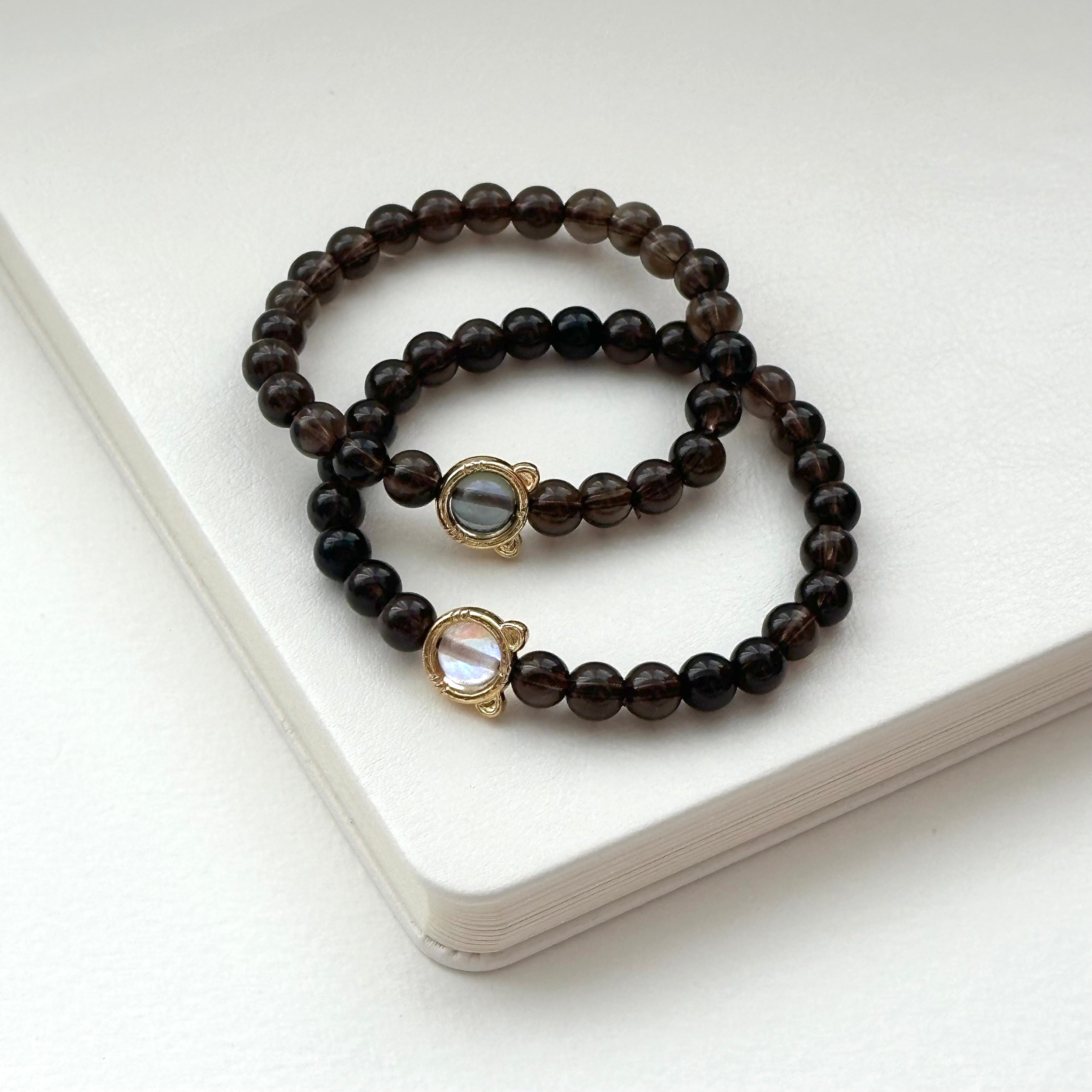 BS89 Smoky Quartz Blue and White Glass Cat Bracelet with Gold Plating (Blue/White Glass)