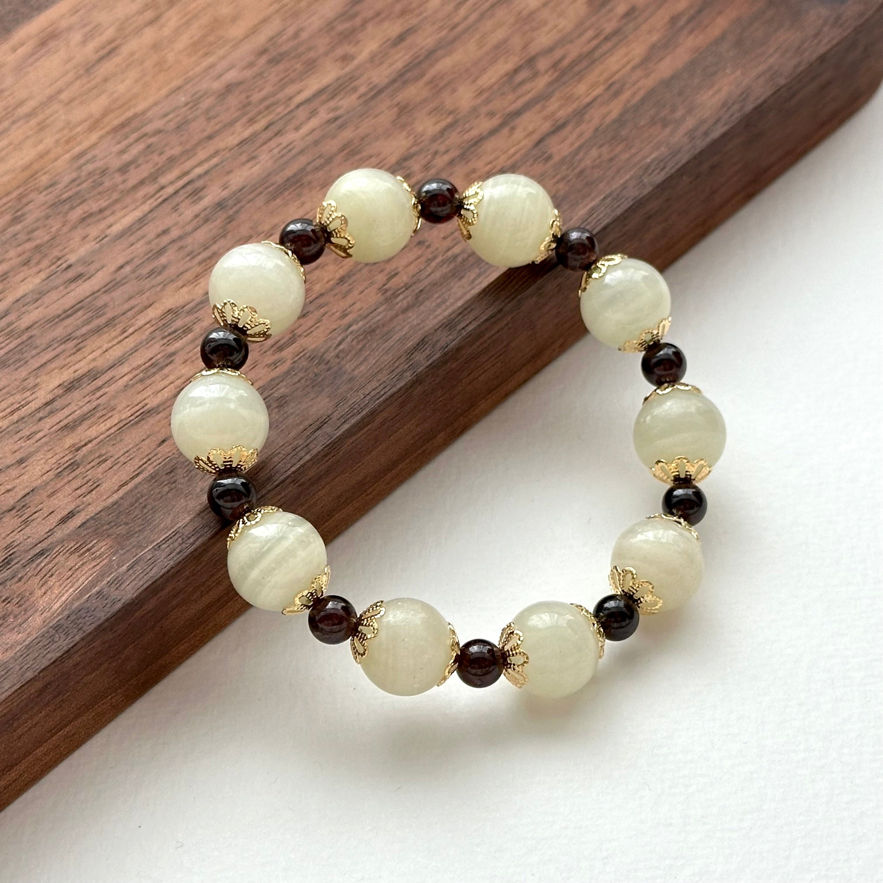 BS126 [Taurus Guardian Stone] Green Stone Garnet Gold-plated Bracelet