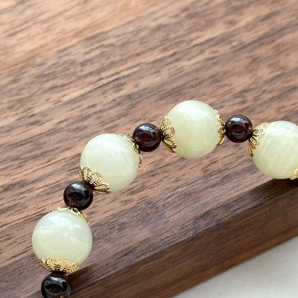 BS126 [Taurus Guardian Stone] Green Stone Garnet Gold-plated Bracelet