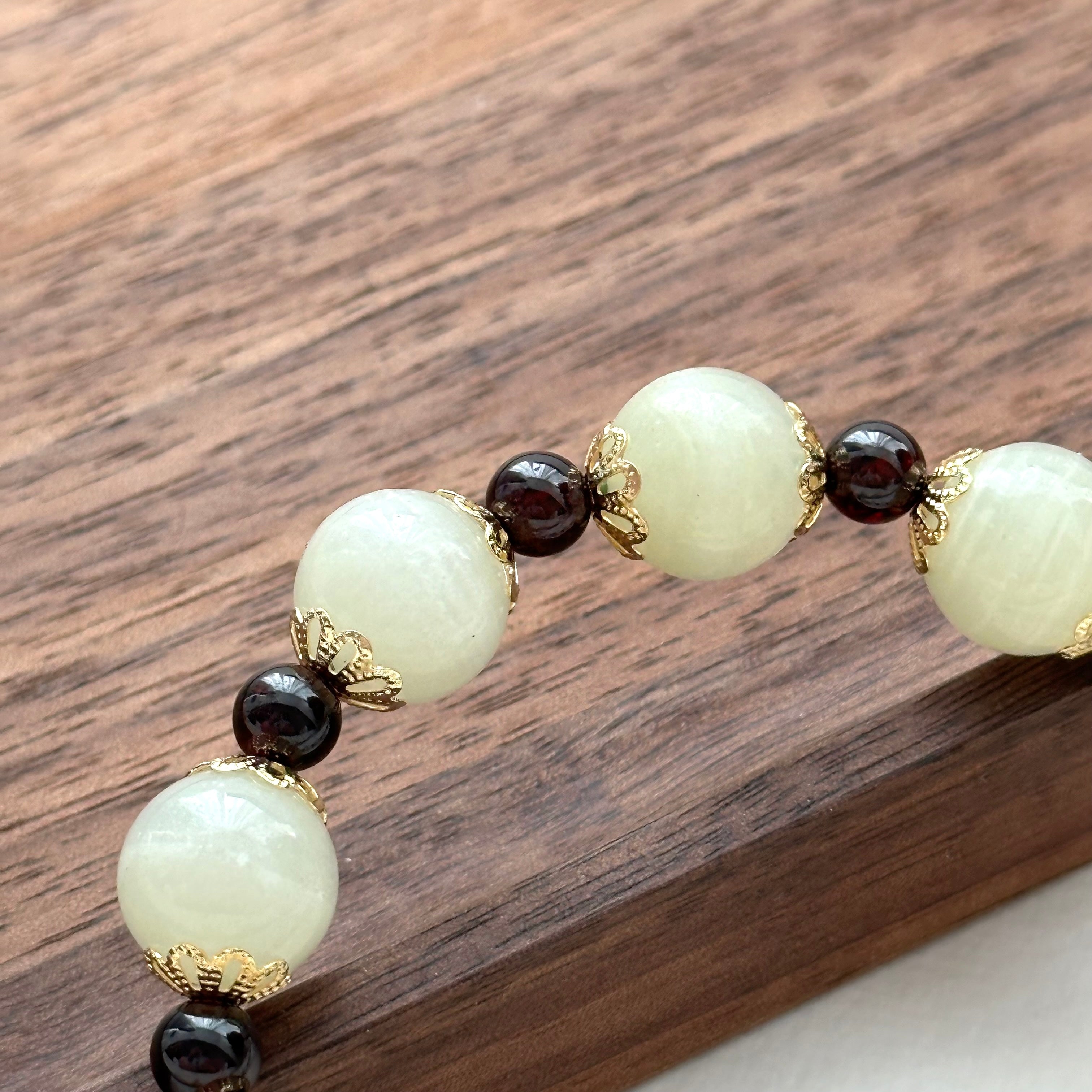 BS126 [Taurus Guardian Stone] Green Stone Garnet Gold-plated Bracelet