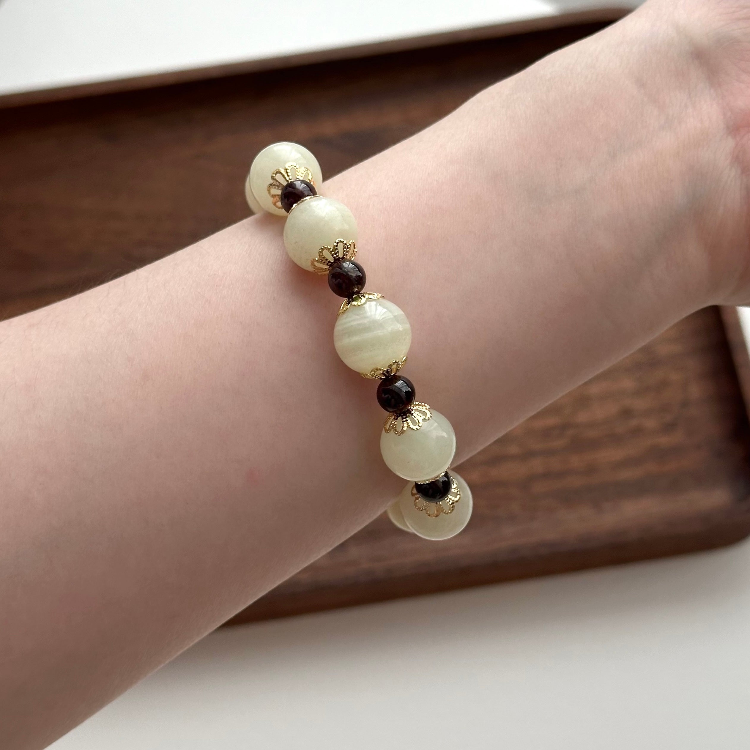 BS126 [Taurus Guardian Stone] Green Stone Garnet Gold-plated Bracelet