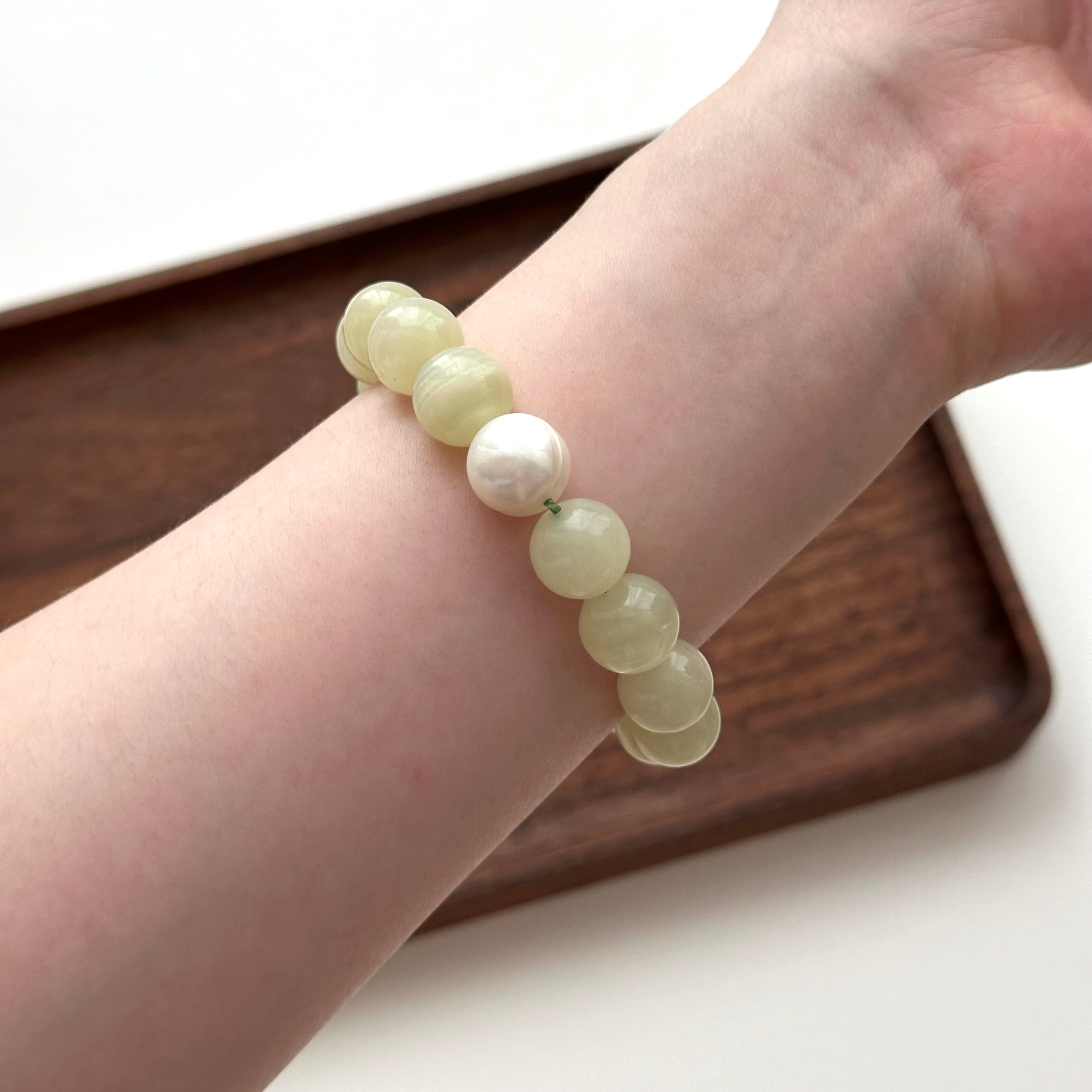 BS129 [Taurus Guardian Stone] Green Stone Freshwater Pearl Bracelet