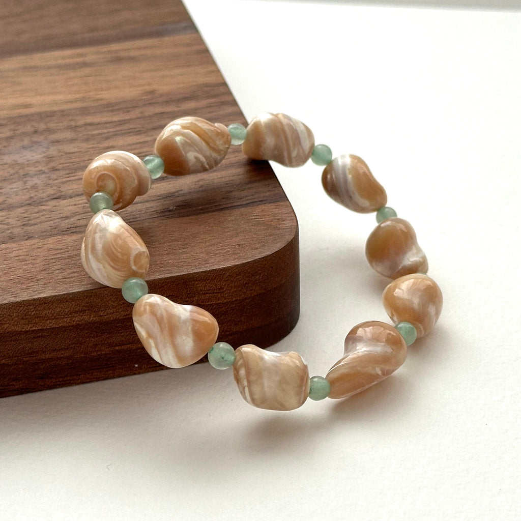 BS137 [Drifting Memories] Shell Green Aventurine Bracelet