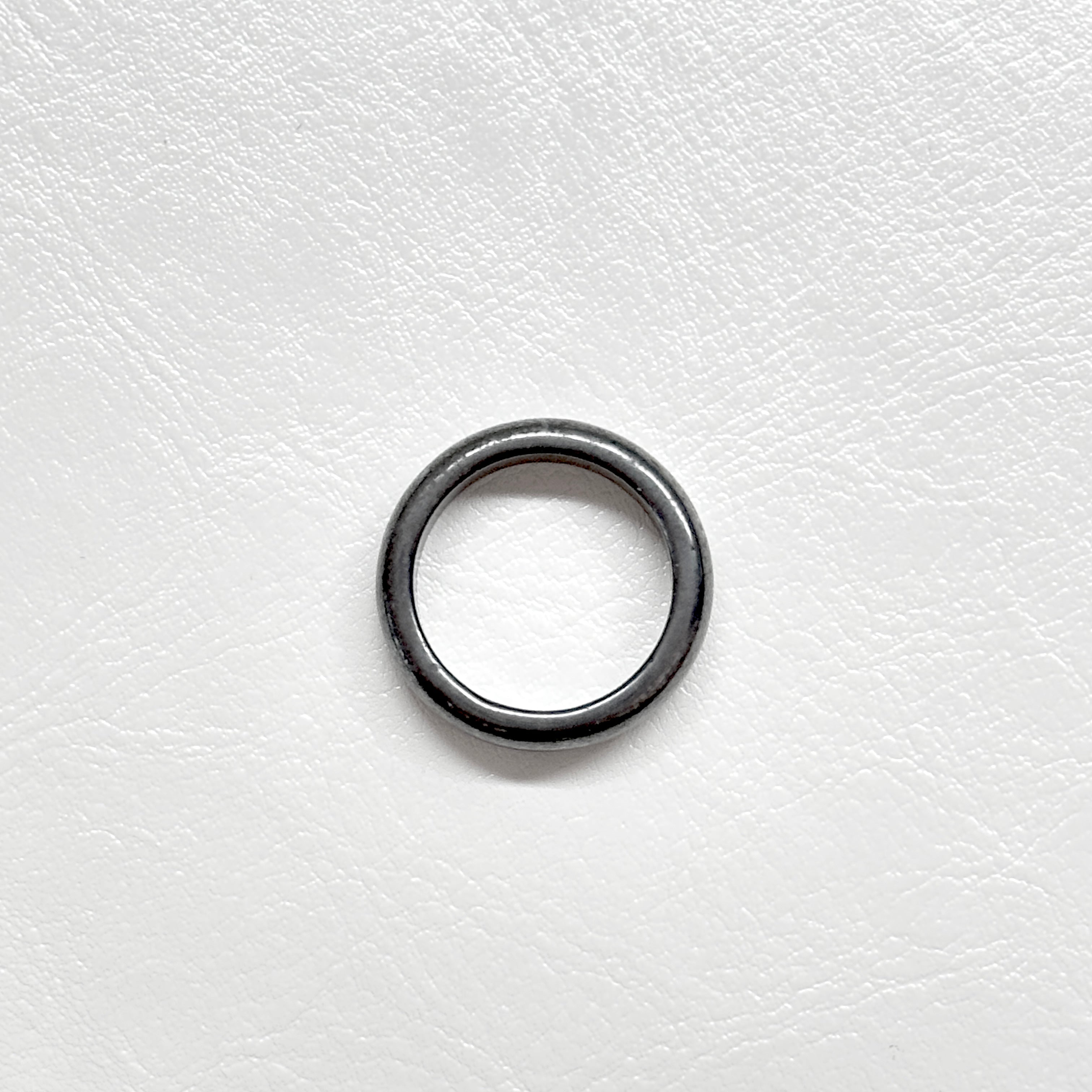 R26 鐵石介指戒指 (可配925銀頸鏈項鏈）