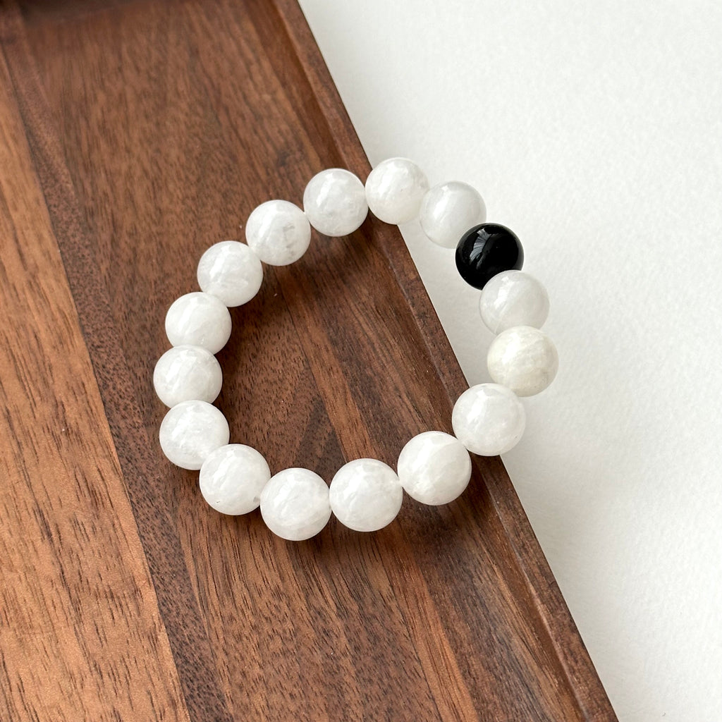 BS149 [Black and White Guardian Stone] White Stone Black Agate Bracelet