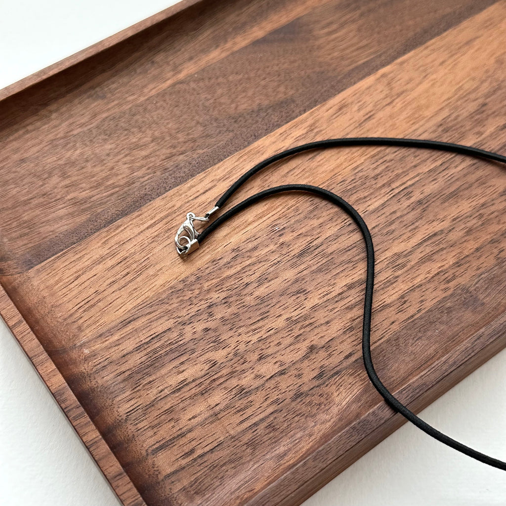 N24 [Happy Shell] Shell Pentagon Silver-plated Necklace