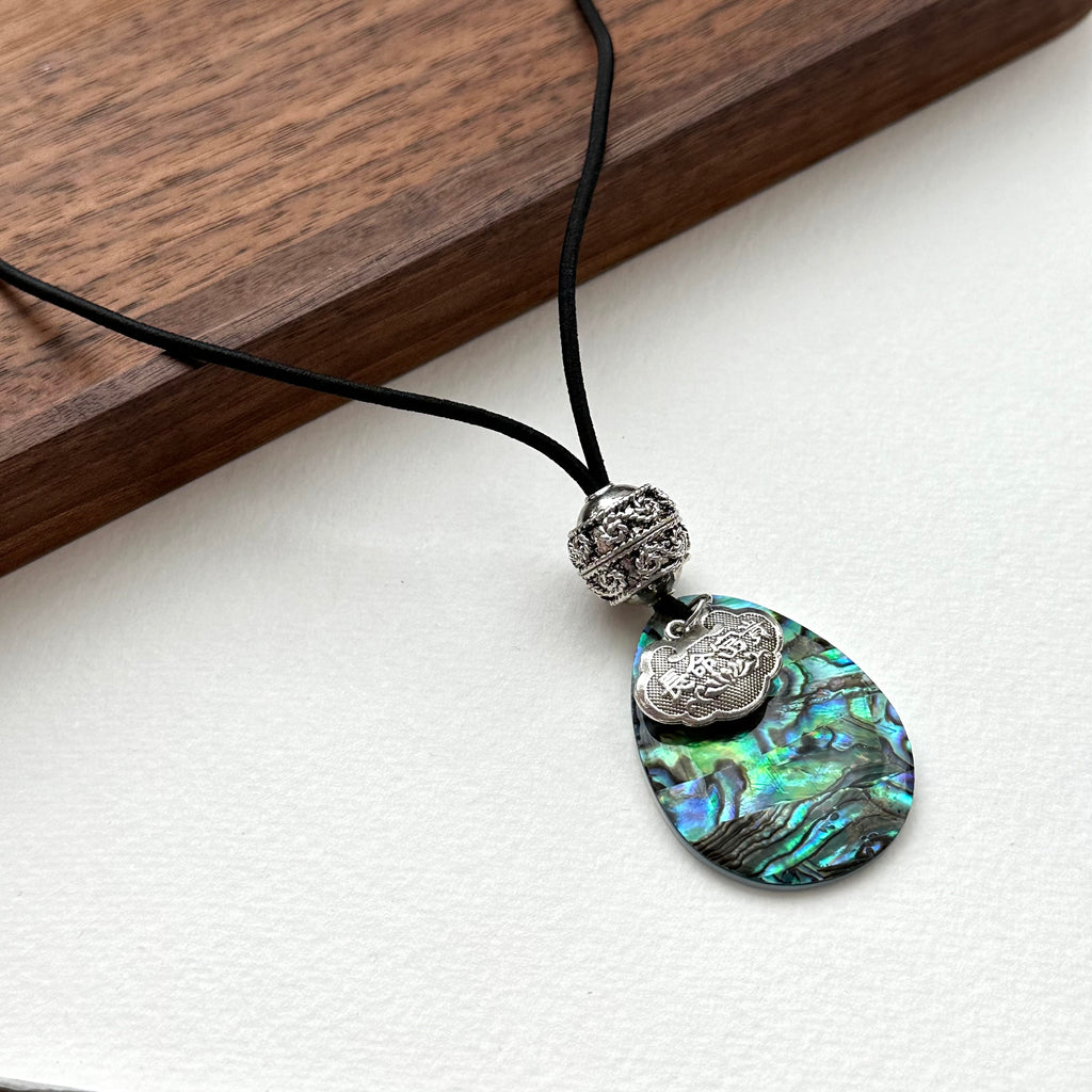 N25 [Peace Lock Shell] Shell Oval Silver-plated Necklace