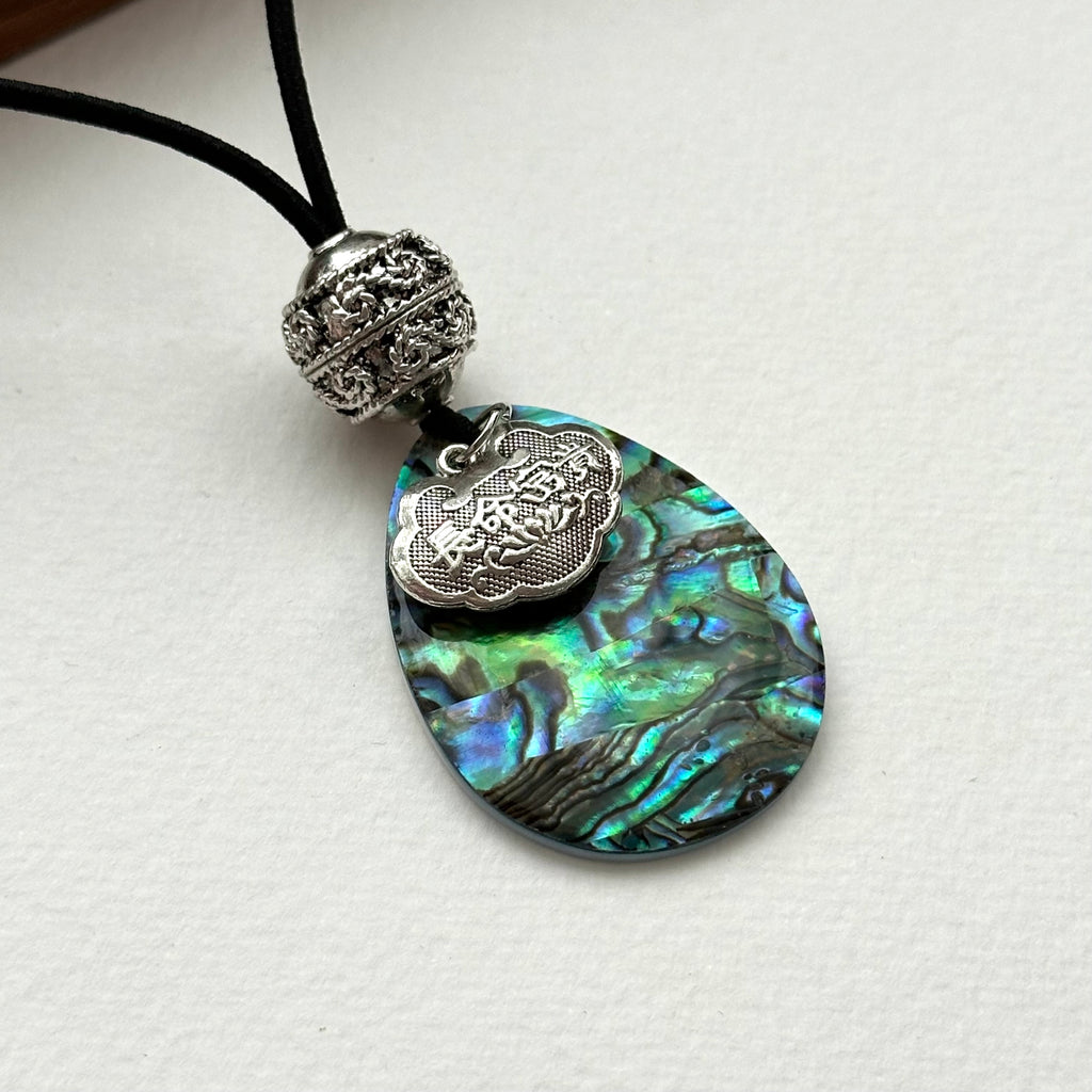 N25 [Peace Lock Shell] Shell Oval Silver-plated Necklace