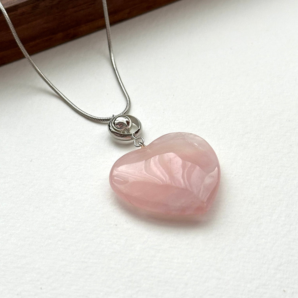 N29 [Cancer Leo | July] Rose Quartz Heart-Shaped Silver Bead Necklace