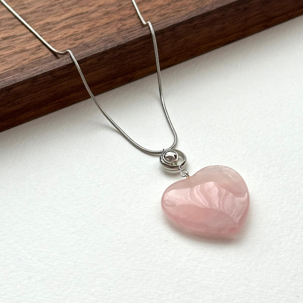 N29 [Cancer Leo | July] Rose Quartz Heart-Shaped Silver Bead Necklace