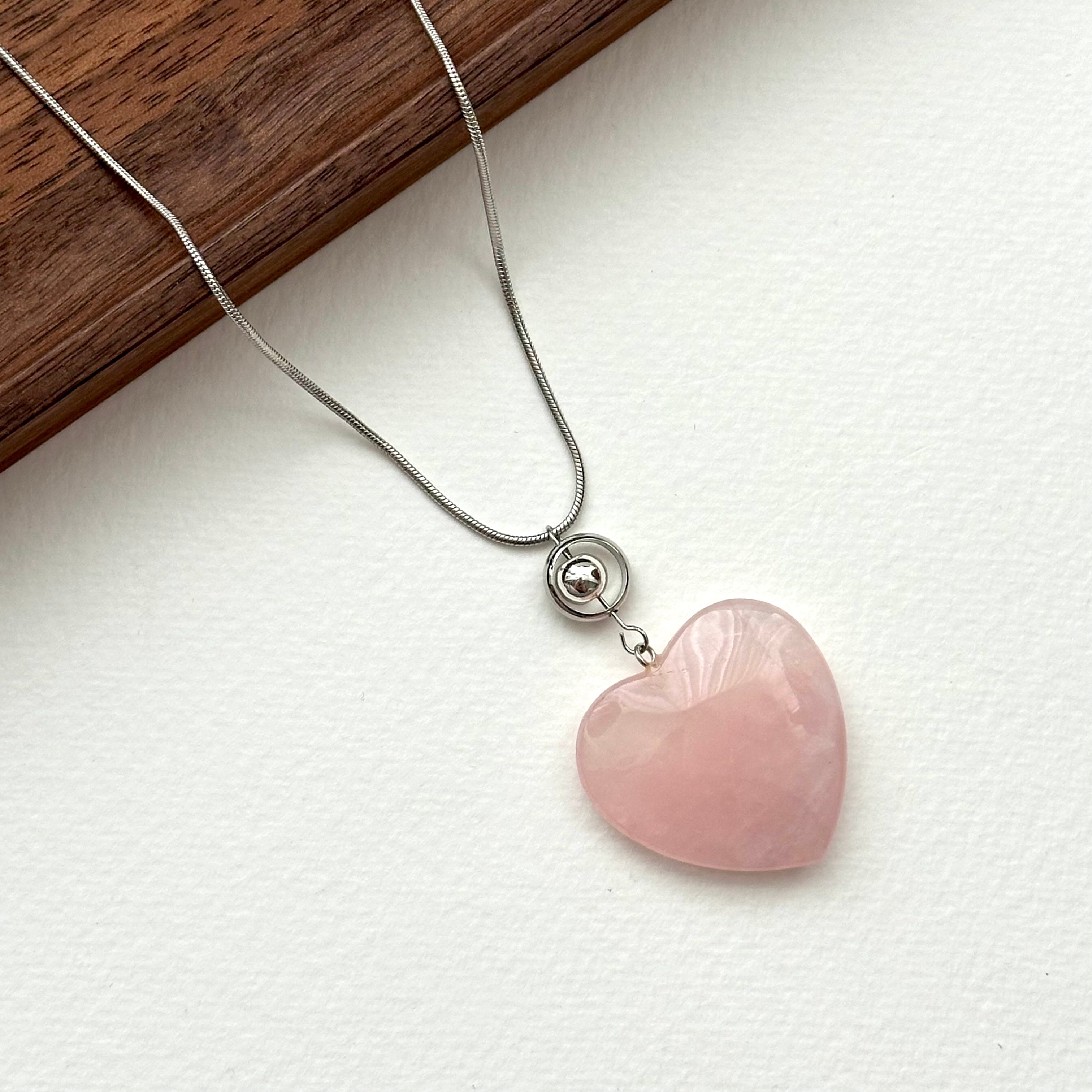 N29 [Cancer Leo | July] Rose Quartz Heart-Shaped Silver Bead Necklace