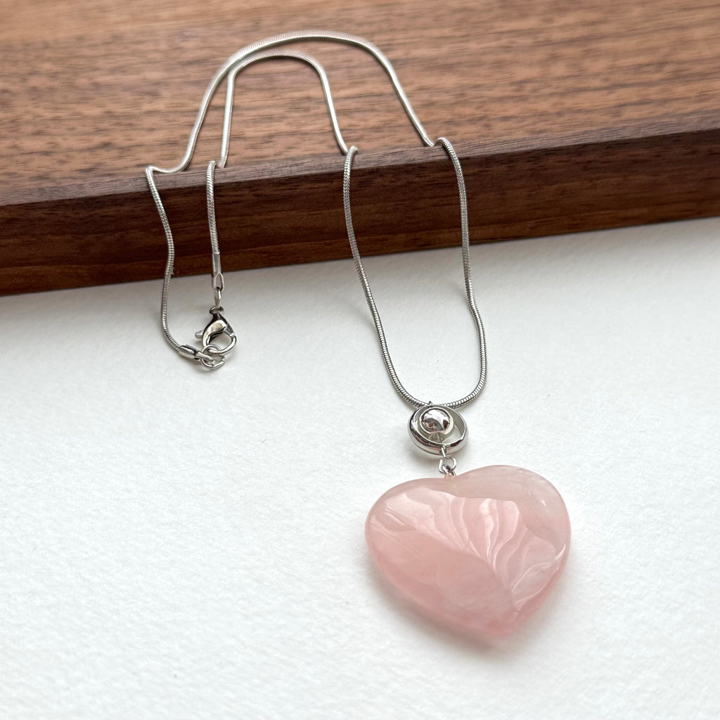 N29 [Cancer Leo | July] Rose Quartz Heart-Shaped Silver Bead Necklace