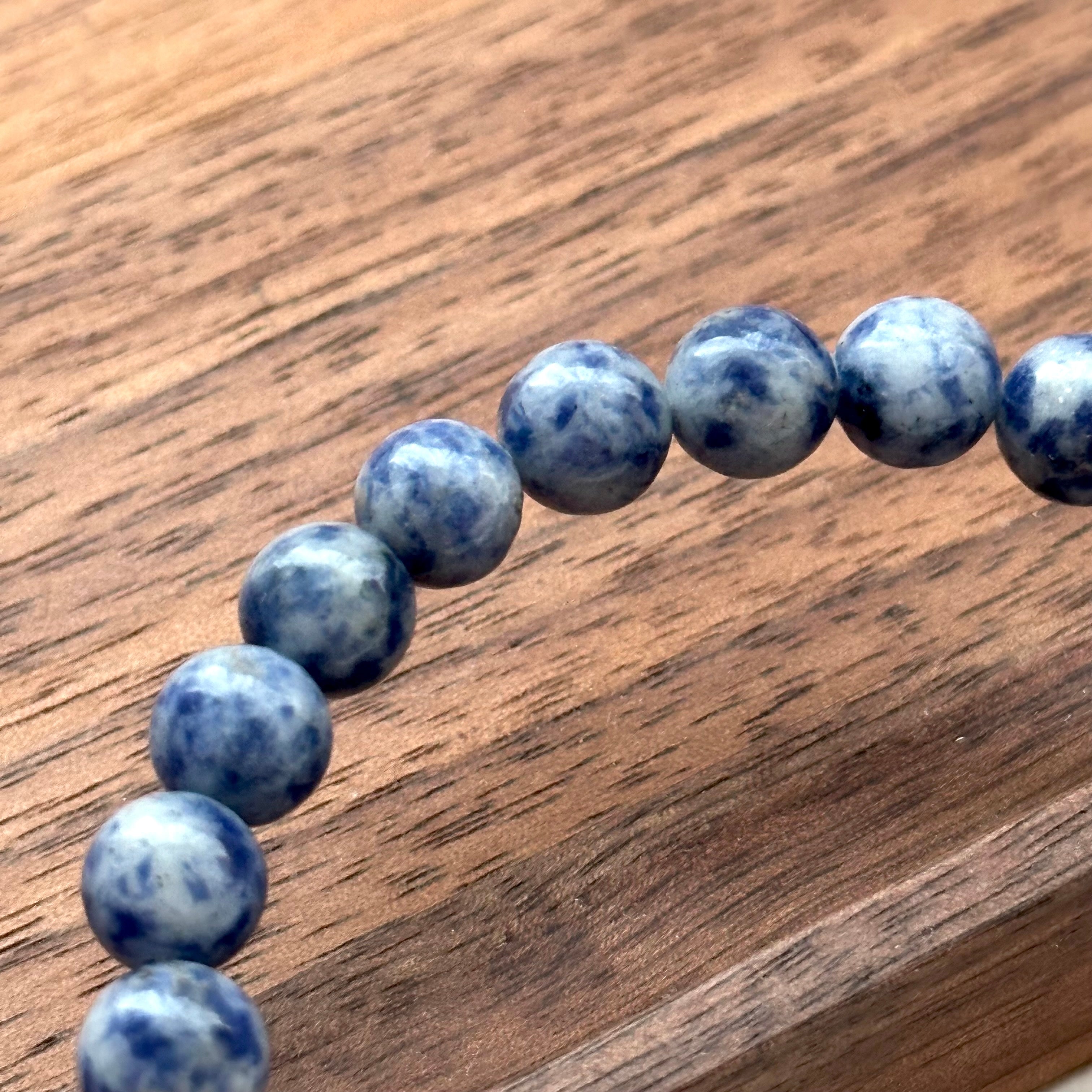 BS168 [Clarify Yourself] Blue Stone Blue Glass Simple Gold-plated Bracelet