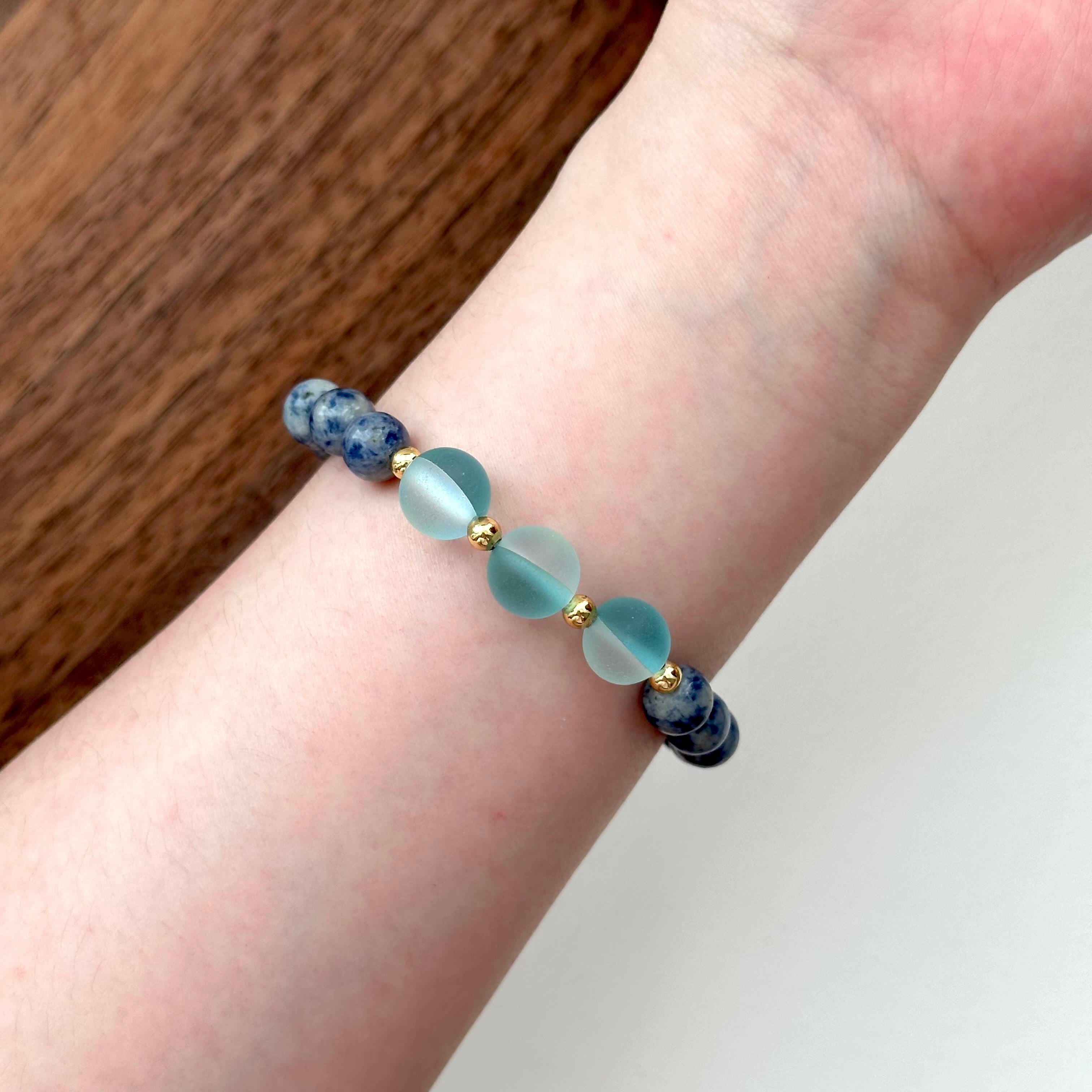 BS168 [Clarify Yourself] Blue Stone Blue Glass Simple Gold-plated Bracelet
