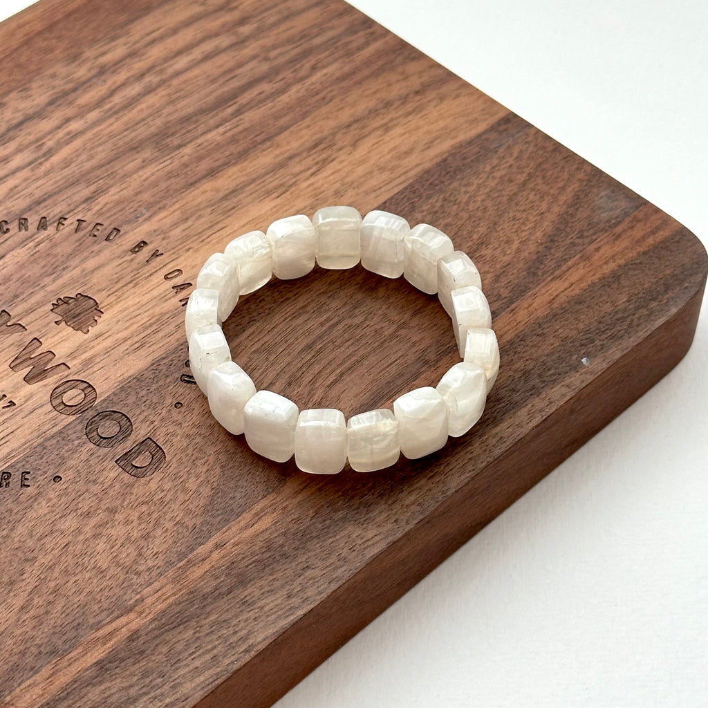 【微瑕疵福利品】白拉長石純珠輕手排 B78