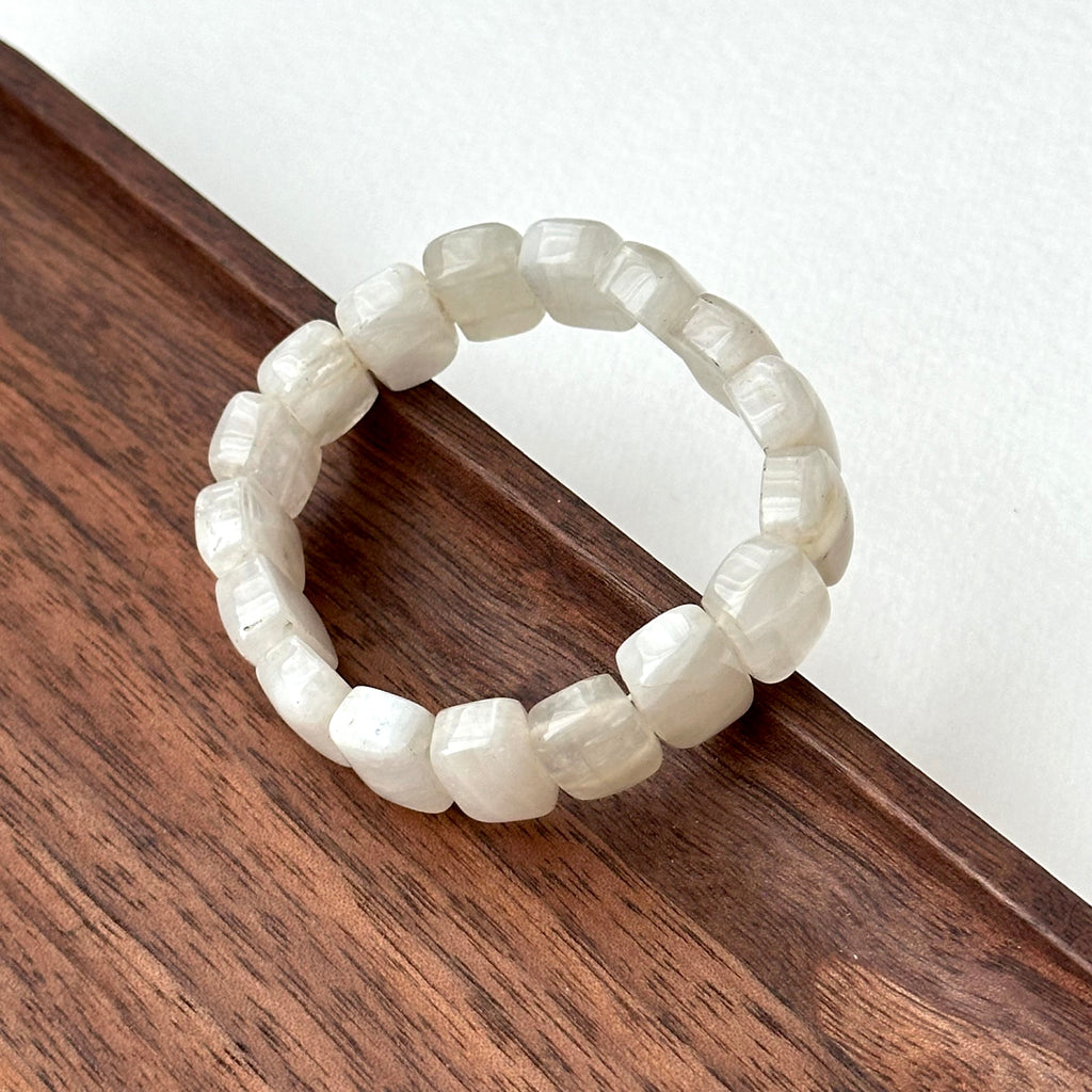 【微瑕疵福利品】白拉長石純珠輕手排 B78