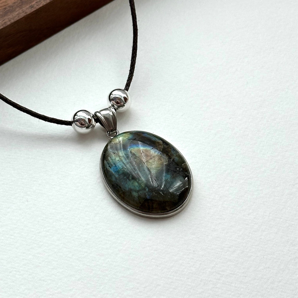 N42 [Guardian of Love] Labradorite Vintage Oval Silver-plated Rope Necklace