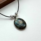 N42 [Guardian of Love] Labradorite Vintage Oval Silver-plated Rope Necklace