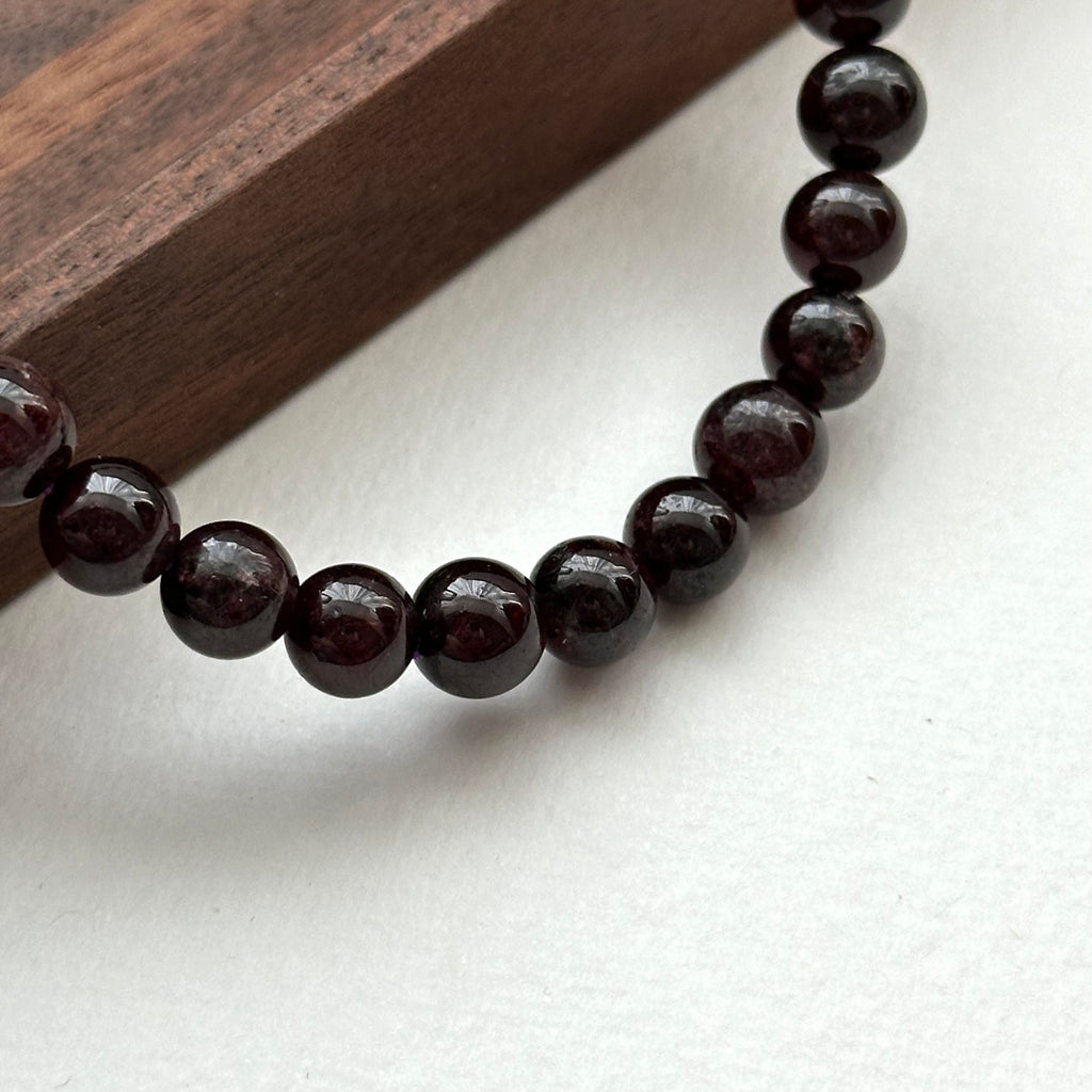 BS195 【摩羯水瓶座|1月】石榴石淡水珍珠球鍍金手鏈手串