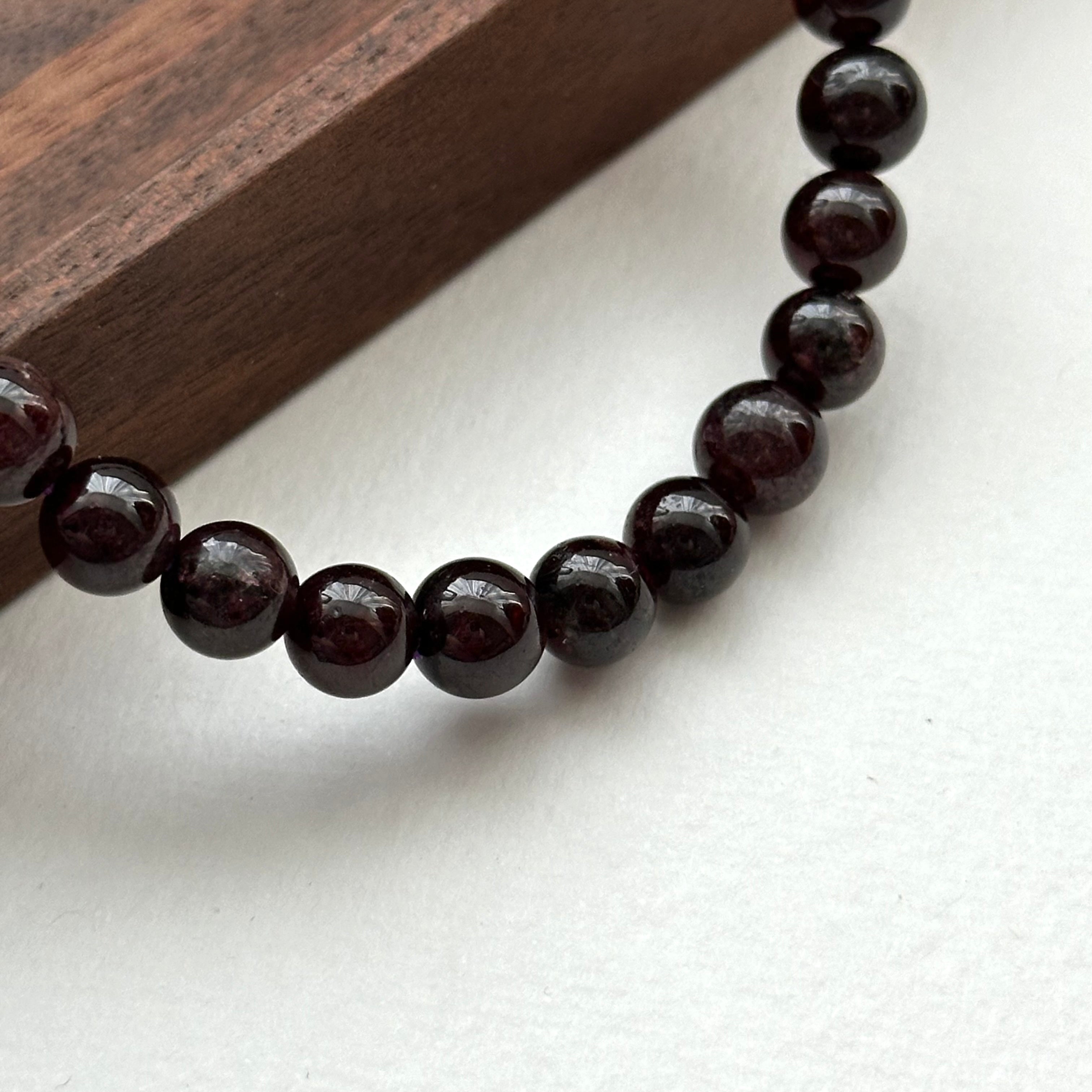 BS195 【摩羯水瓶座|1月】石榴石淡水珍珠球鍍金手鏈手串